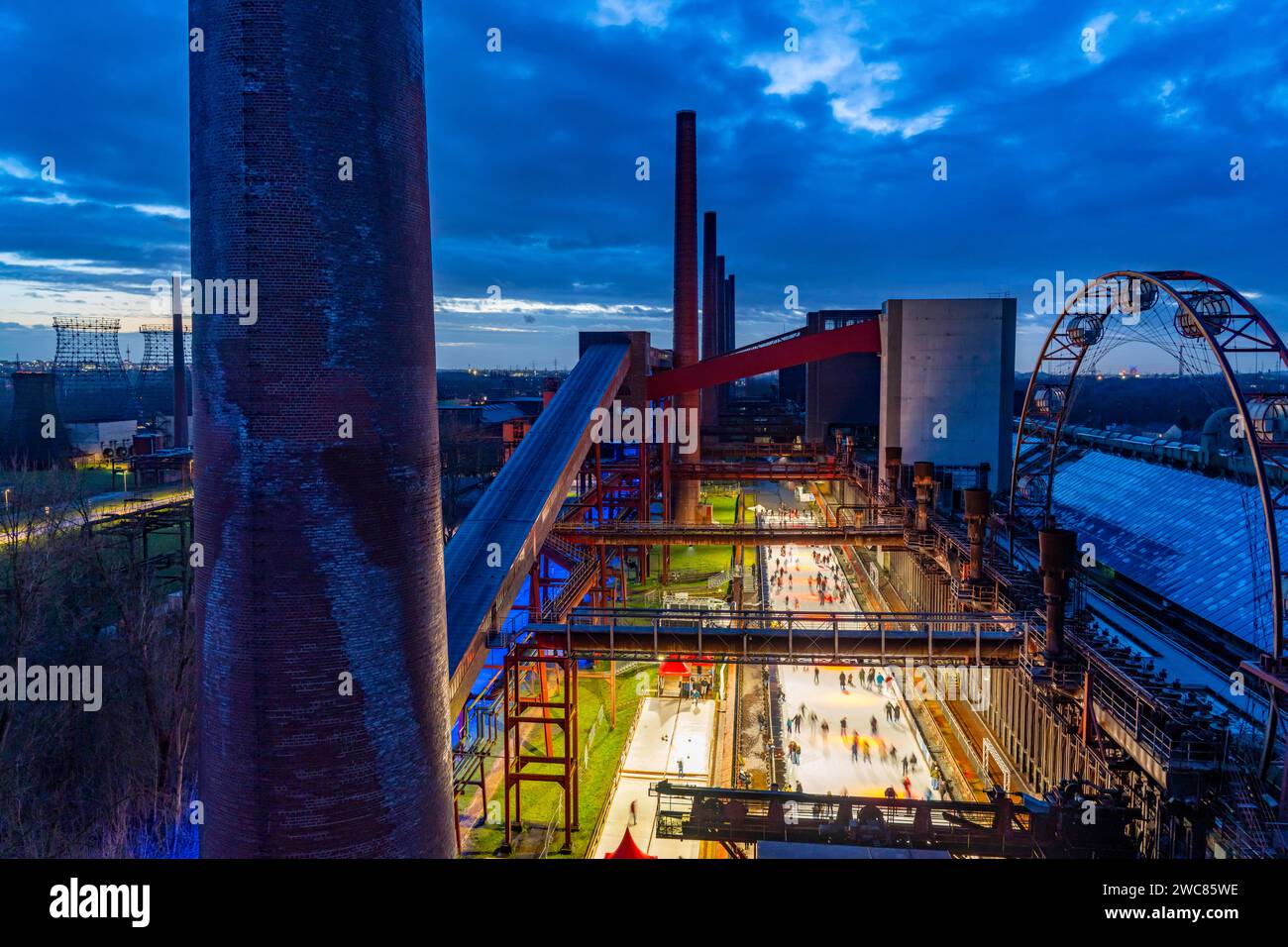 Die Eisbahn auf der Kokerei Zollverein, Welterbe Zeche Zollverein, NRW, Deutschland, Eisbahn Zollverein *** die Eisbahn im Kokerei Zollverein, Kohlebergwerk Zollverein, NRW, Deutschland, Eisbahn Zollverein Stockfoto