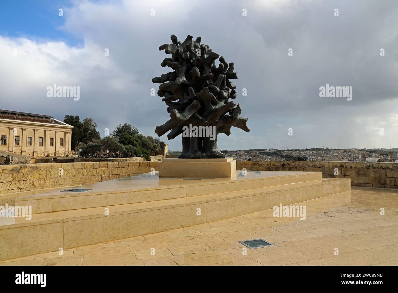 Eine Flamme, die nie stirbt Kunstwerk von Valerio Schembri in Valletta, das das maltesische Volk feiert Stockfoto