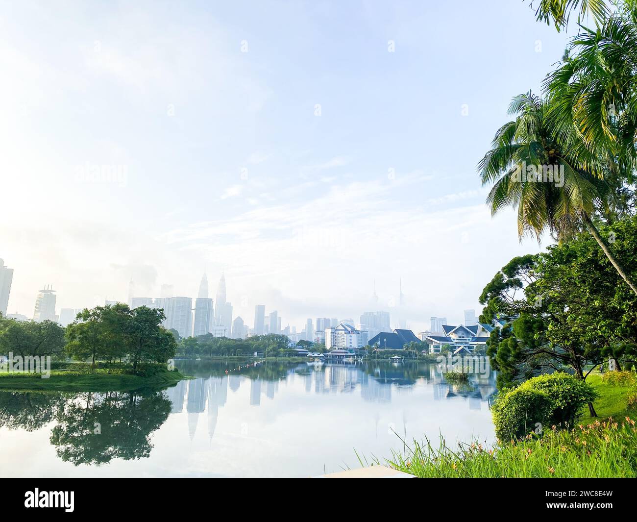 Taman Tasik Titiwangsa ist ein zentraler Ausgangspunkt für Freizeitaktivitäten im Freien und zieht Besucher aus allen Gesellschaftsschichten an Stockfoto