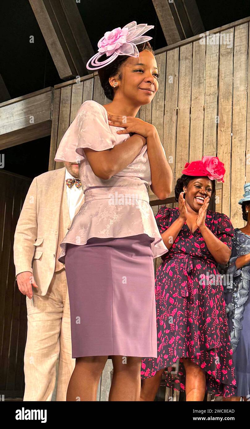 14. Januar 2024, New York, New York, USA: Schauspielerin KARA YOUNG beim Vorhangaufruf für das Broadway-Stück â€˜Purlie Victoriousâ€™ im Music Box Theater zu sehen. (Kreditbild: © Nancy Kaszerman/ZUMA Press Wire) NUR REDAKTIONELLE VERWENDUNG! Nicht für kommerzielle ZWECKE! Stockfoto