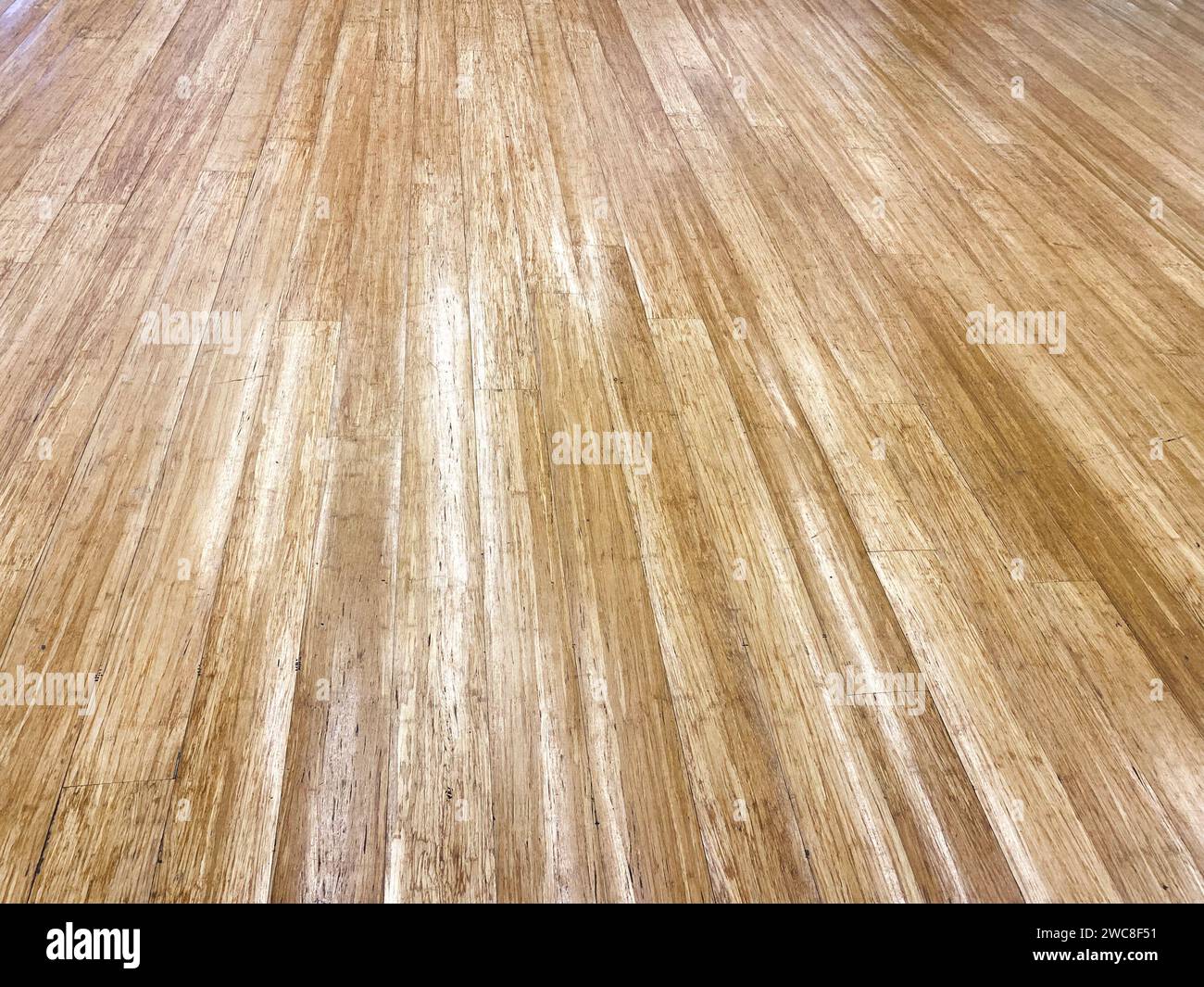 Horizontale Holztäfelung für ein Gefühl von Raum und Offenheit in Ihrem Design-Layout. Stockfoto
