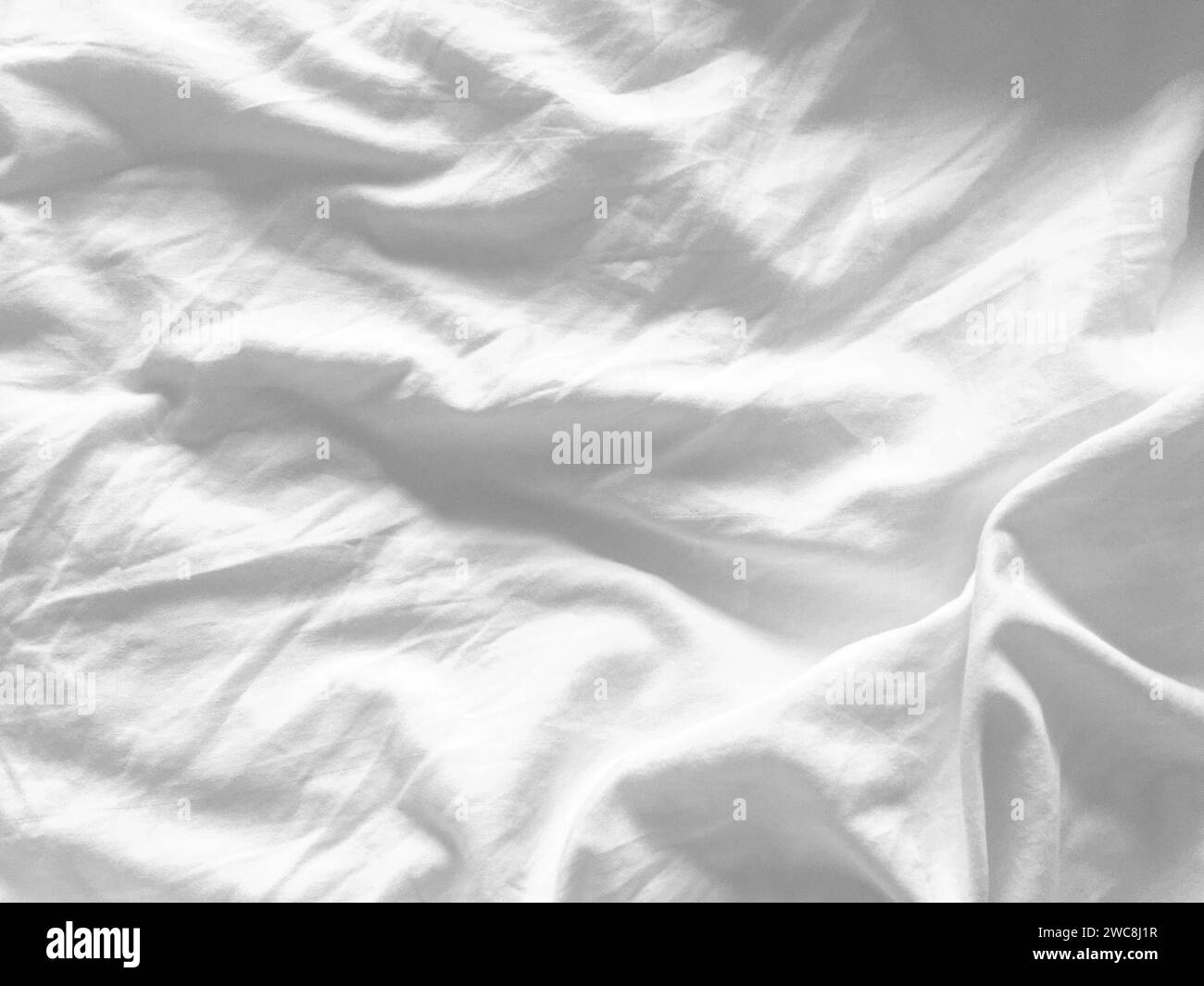 Die Linie und das Muster dieses seidenweißen Stoffes sorgen für eine optisch ansprechende Textur, die die Ästhetik insgesamt verbessert und ein Gefühl von sophist vermittelt Stockfoto