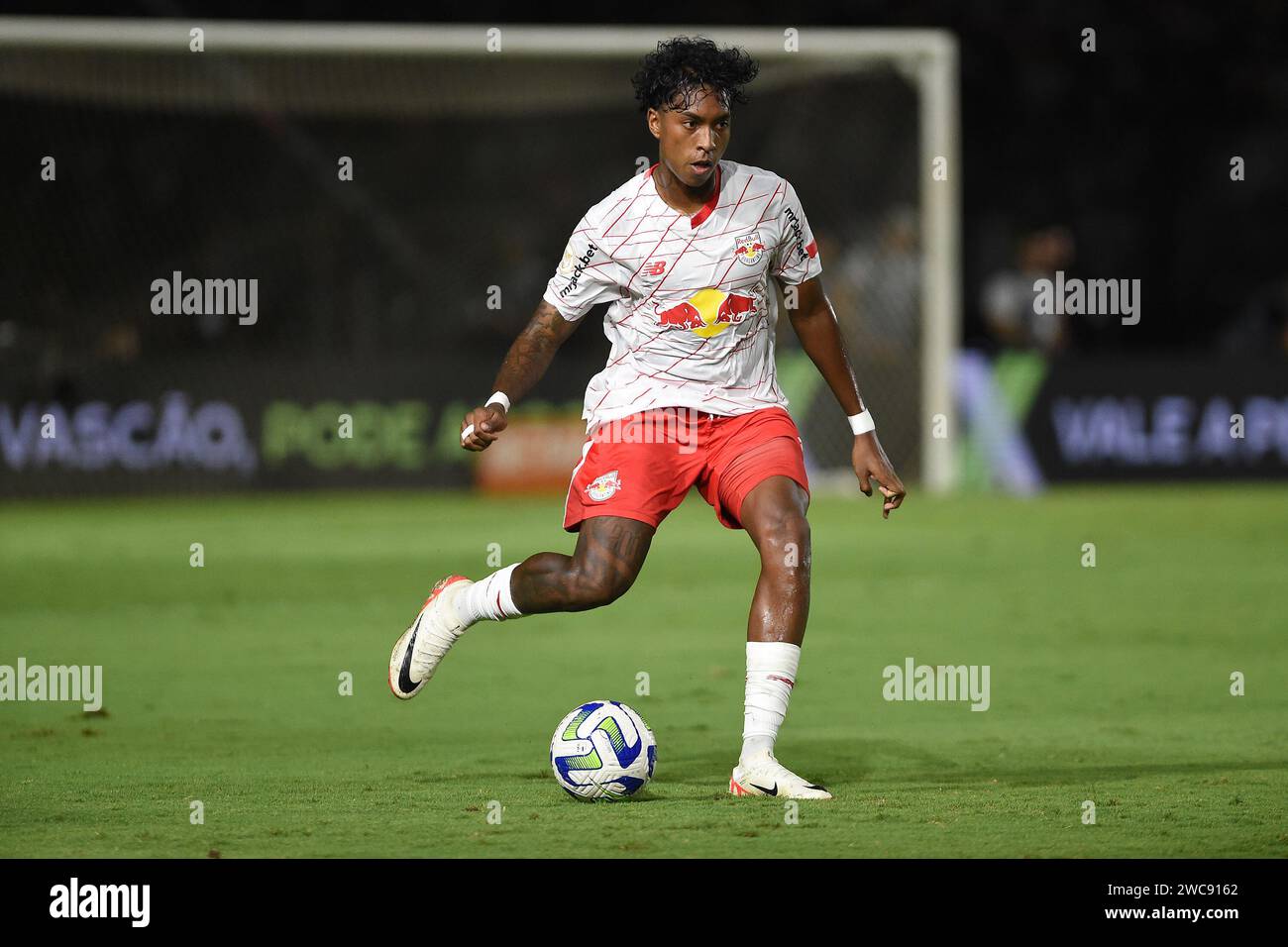 Rio de Janeiro, Brasilien, 6. Dezember 2023. Fußballspieler Leo Realpe aus der Red Bull Bragantino-Mannschaft, während eines Spiels gegen Vasco, für den brasilianischen CH Stockfoto