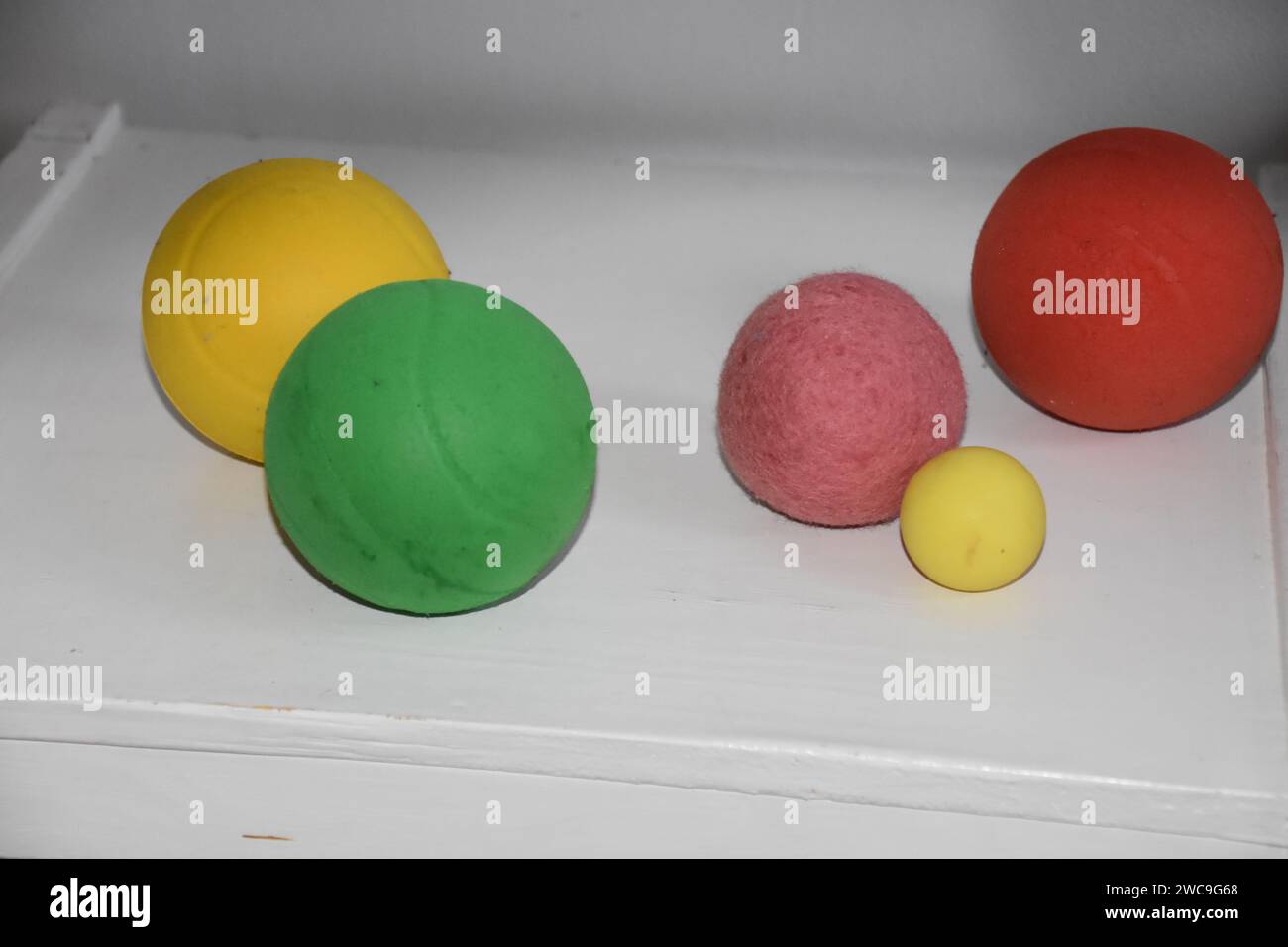 Étude de cinq Boules colorées Stockfoto