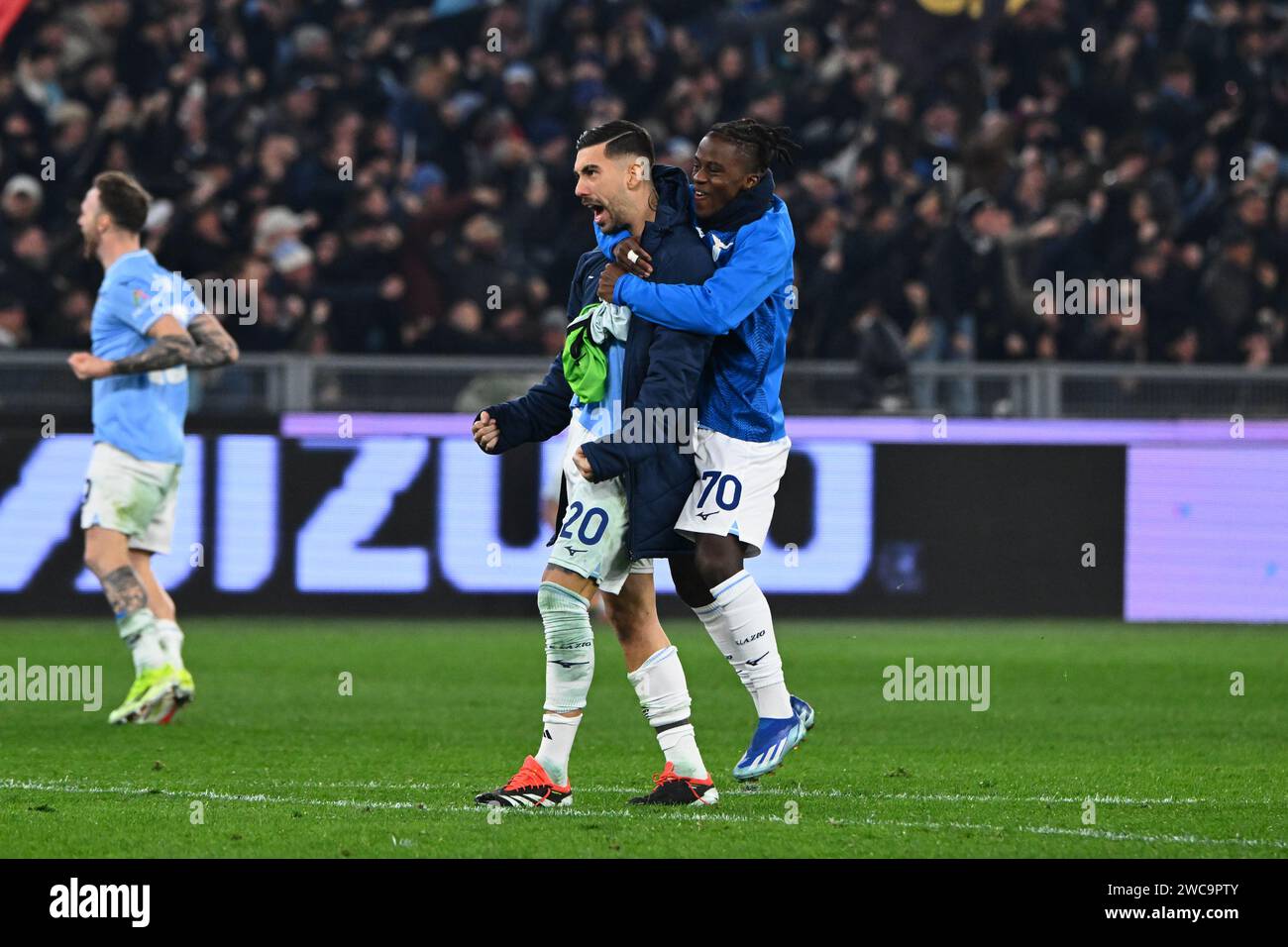 Mattia Zaccagni von SS Latium feiert mit Sana Fernandes von SS Latium am Ende des Coppa Italia Frecciarossa Fußballspiels zwischen SS Latium und SS Latium Stockfoto