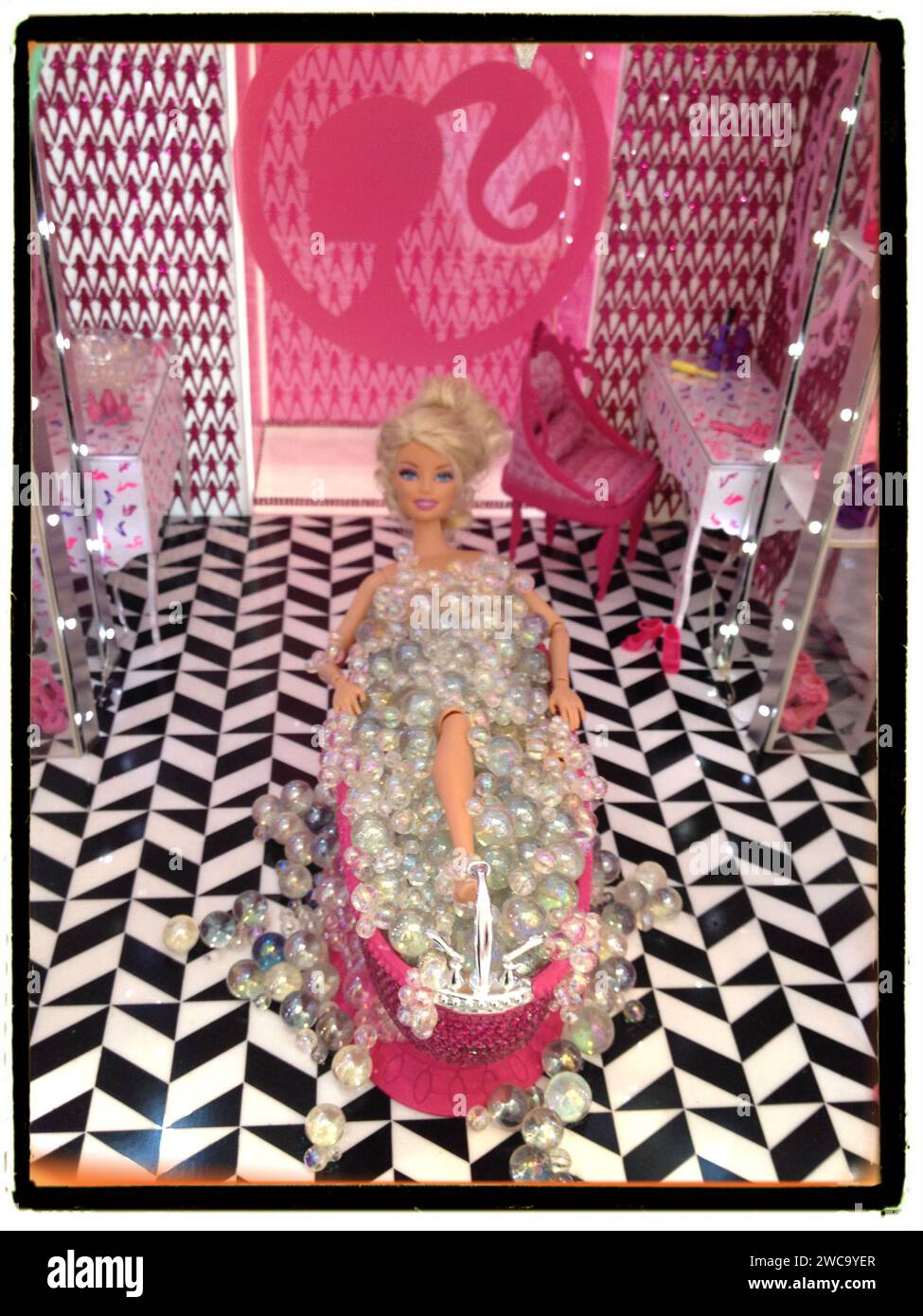 Barbie nimmt ein Bad Stockfoto