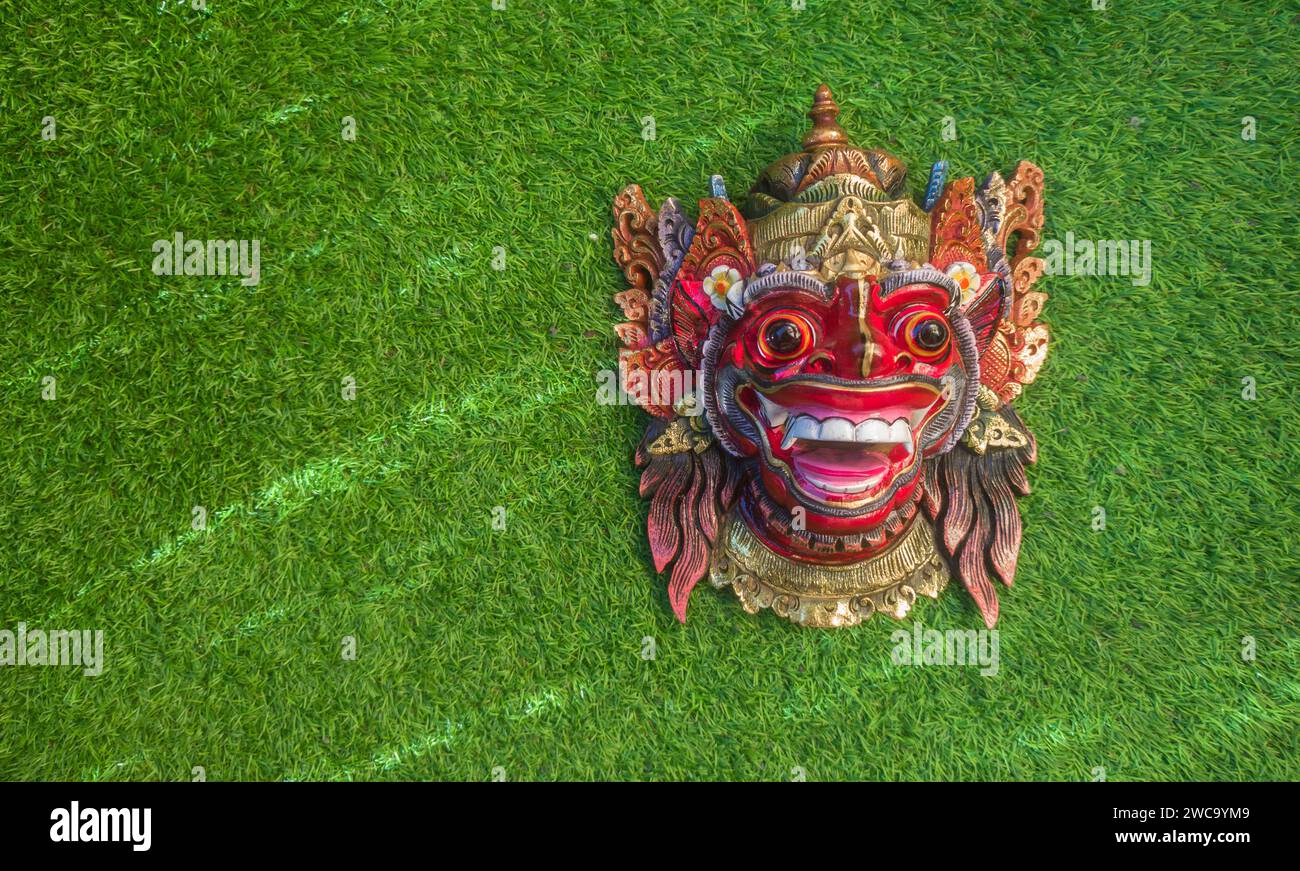 Balinesische Barong-Maske als Souvenir. Dekoratives asiatisches Souvenir mit magischen Kräften zum Schutz Ihres Zuhauses Stockfoto