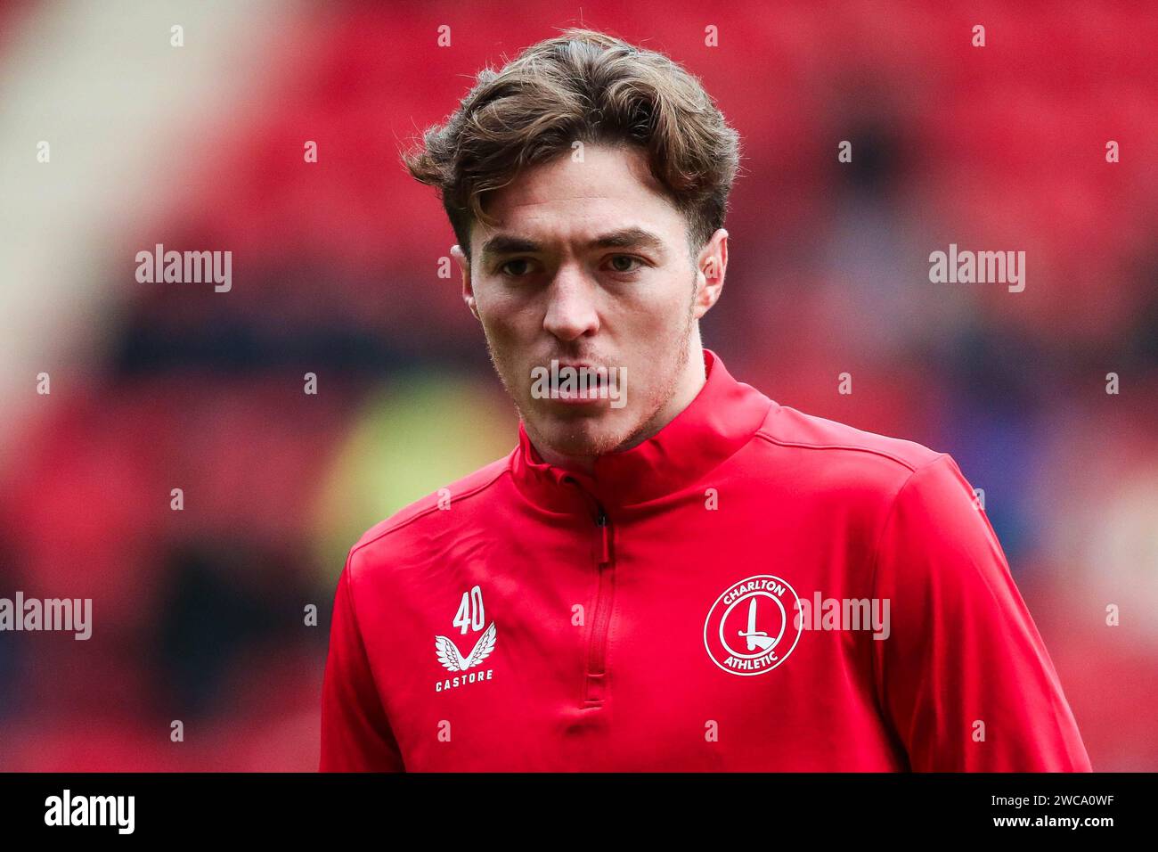 Conor Coventry von Charlton Athletic wärmt sich vor dem Spiel der Sky Bet League One im Valley in London auf. Bilddatum: Samstag, 13. Januar 2024. Stockfoto