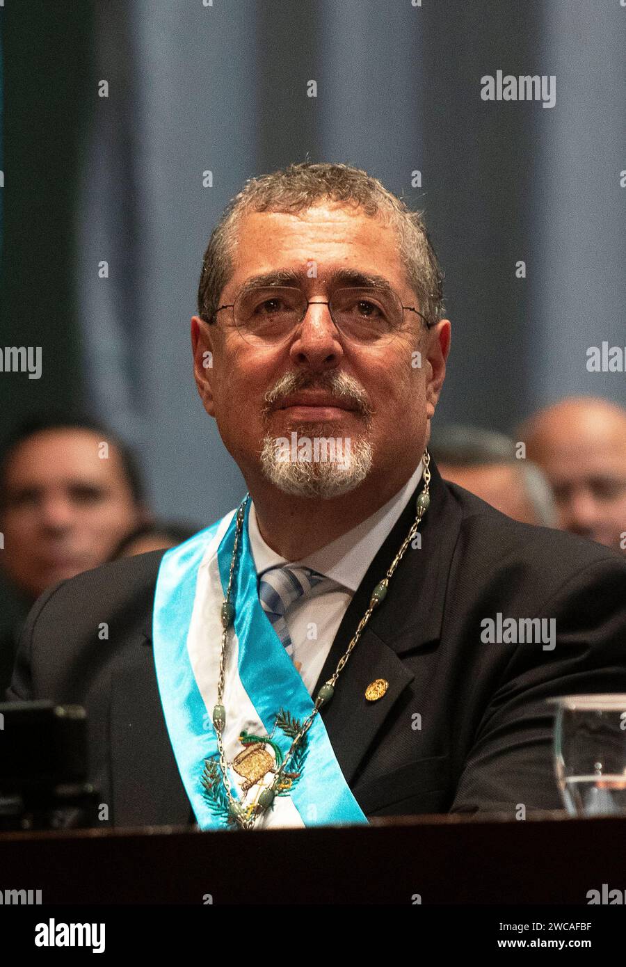 Guatemala Stadt, Guatemala. Januar 2024. Bernardo Arévalo, neuer Präsident von Guatemala, bei seiner Einweihung im Nationalpalast. Trotz massivem Widerstand aus einflussreichen Kreisen und Verzögerungen in letzter Minute hat der Sozialdemokrat Bernardo Arévalo sein Amt als neuer Präsident Guatemalas übernommen. Quelle: Sandra Sebastian/dpa/Alamy Live News Stockfoto