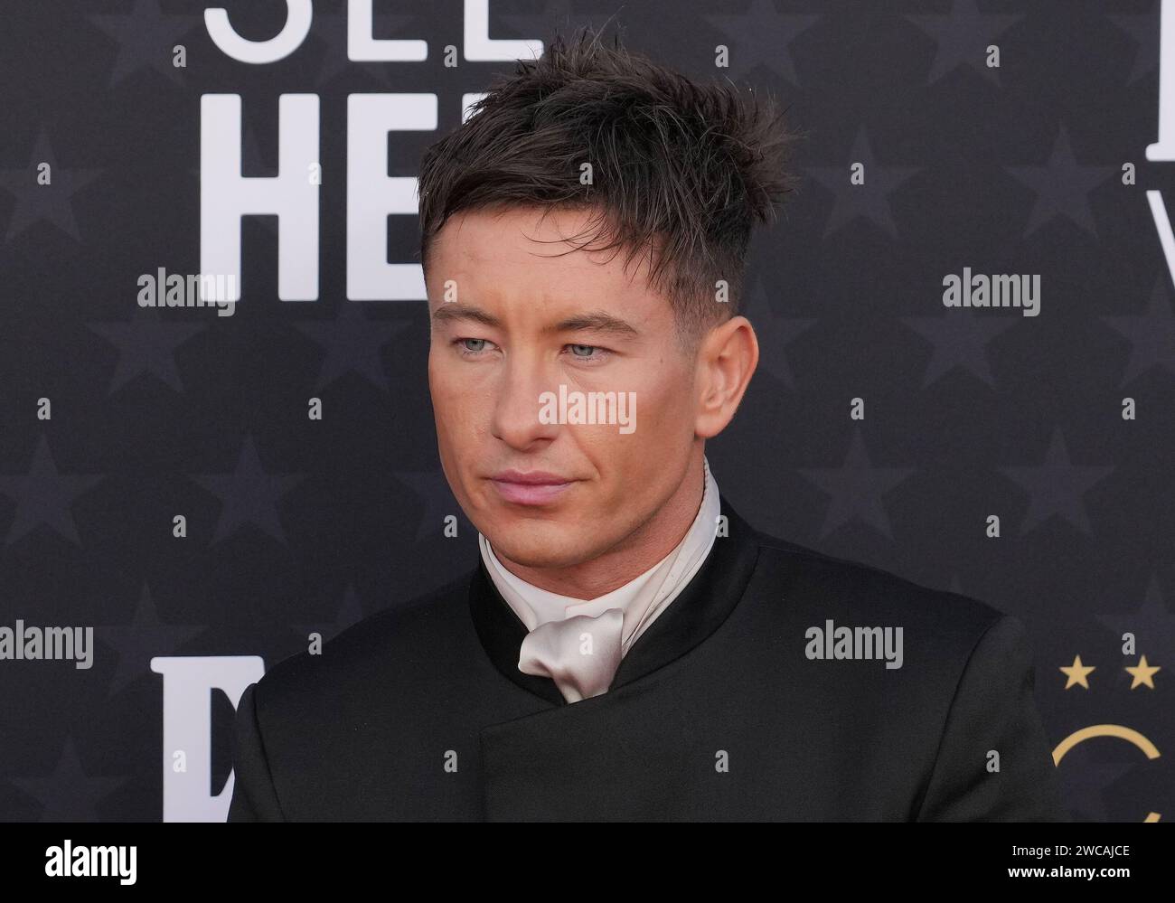 Los Angeles, USA. Dezember 2022. Barry Keoghan kommt bei den 29. Jährlichen Critics Choice Awards, die am Sonntag, dem 14. Januar 2024, im Barker Hangar in Santa Monica, KALIFORNIEN, stattfinden. (Foto: Sthanlee B. Mirador/SIPA USA) Credit: SIPA USA/Alamy Live News Stockfoto