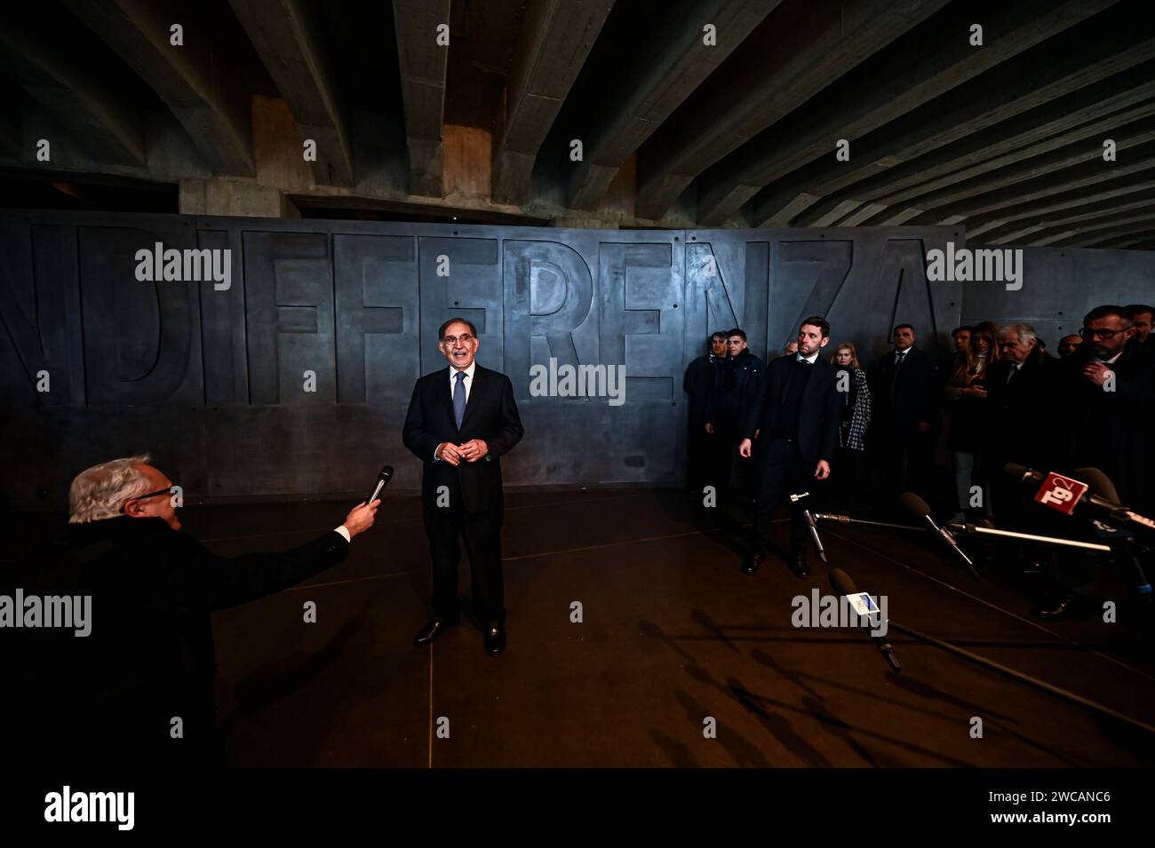 Mailand, Italien - 15. Januar 2024: Ignazio La Russa, Präsident des italienischen Senats, Gesten bei Binario 21, Shoah Memorial Credit: Piero Cruciatti/Alamy Live News Stockfoto