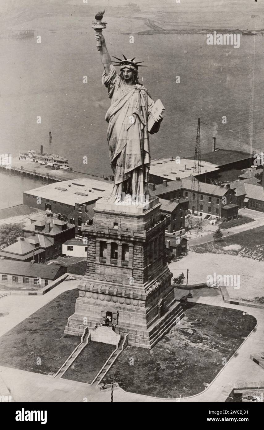Luftaufnahme der Freiheitsstatue, um 1930 Stockfoto