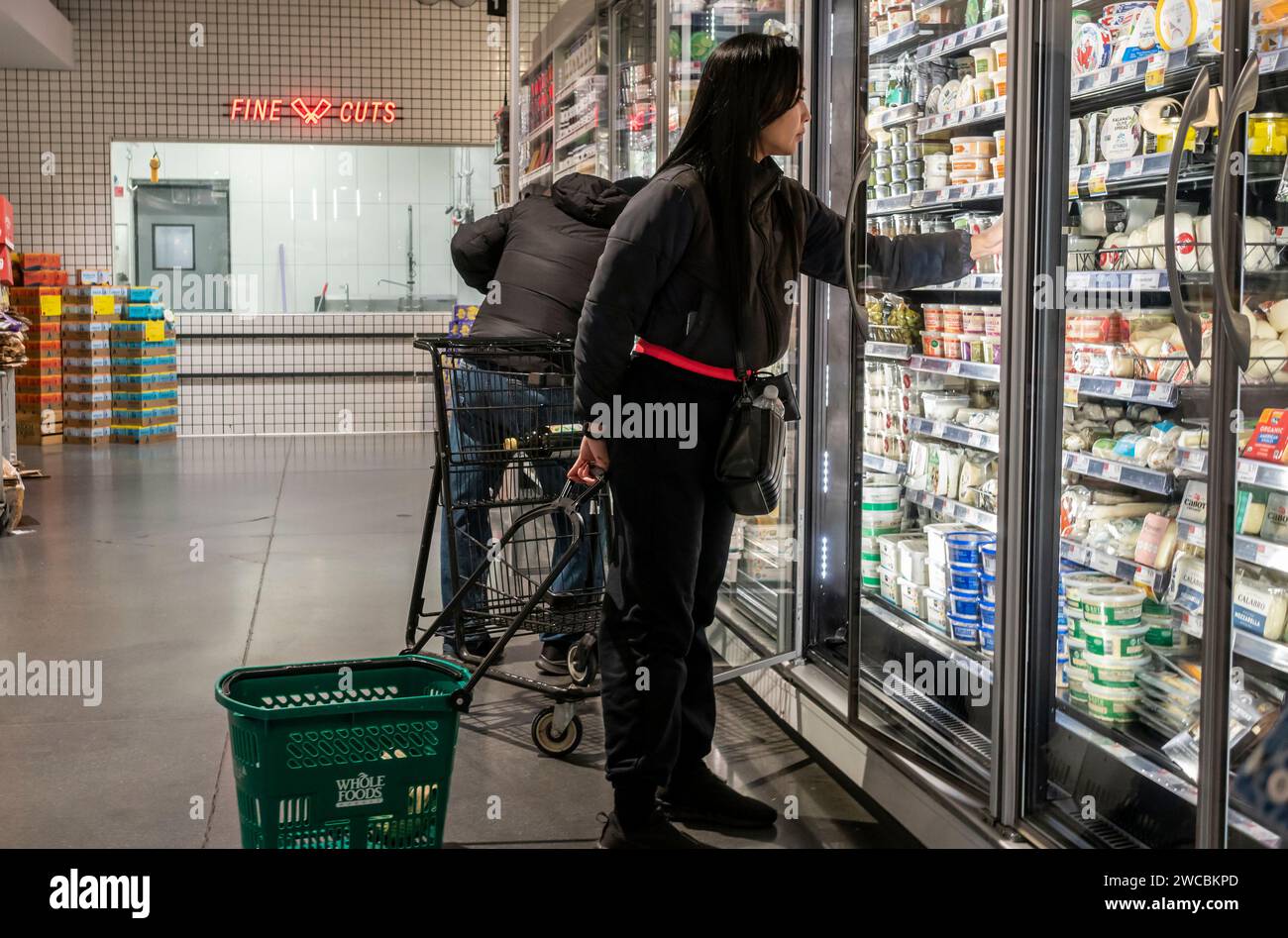 Einkaufen in einem Whole Foods Market Supermarkt in New York am Mittwoch, 10. Januar 2024. (© Richard B. Levine) Stockfoto