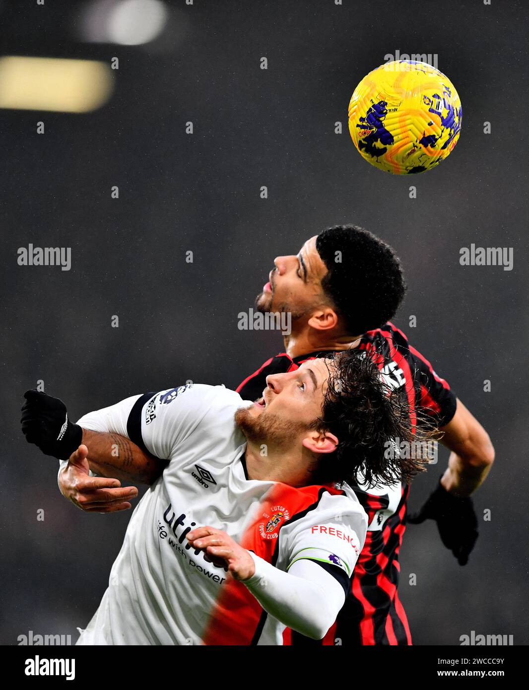 Tom Lockyer aus Luton Town und Dominic Solanke aus AFC Bournemouth – AFC Bournemouth gegen Luton Town, Premier League, Vitality Stadium, Bournemouth, Großbritannien – 16. Dezember 2023 nur redaktionelle Verwendung – es gelten Einschränkungen bei DataCo Stockfoto