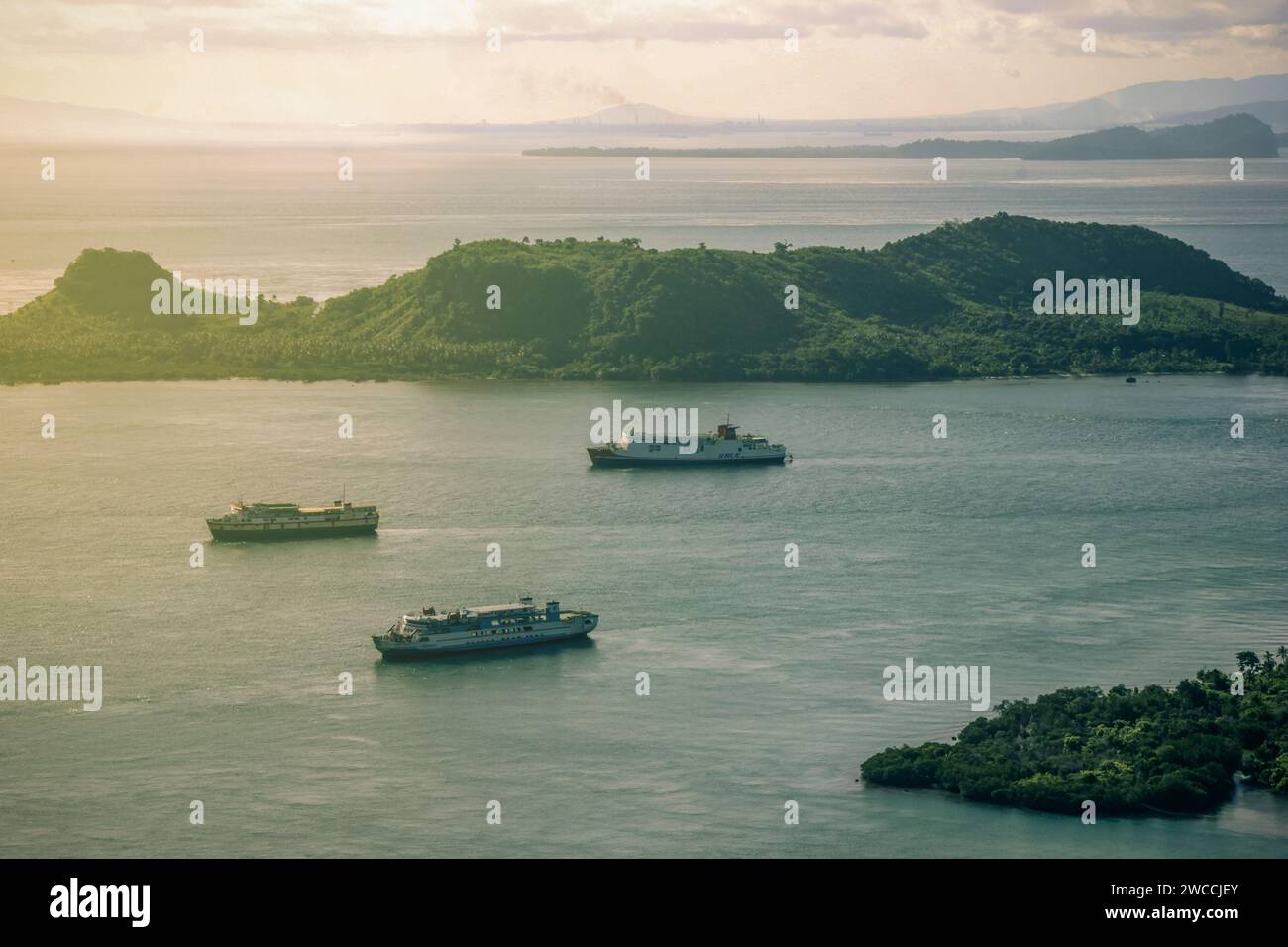 Die Fähre ist in der Bakauheni-Straße, Lampung Pier Stockfoto