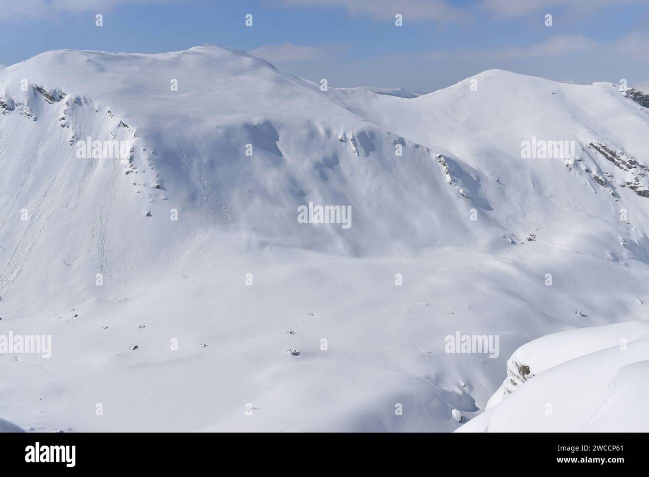 Ein Winterwandertag auf dem Berg Visočica, dem Gipfel Subar, Bosnien Stockfoto