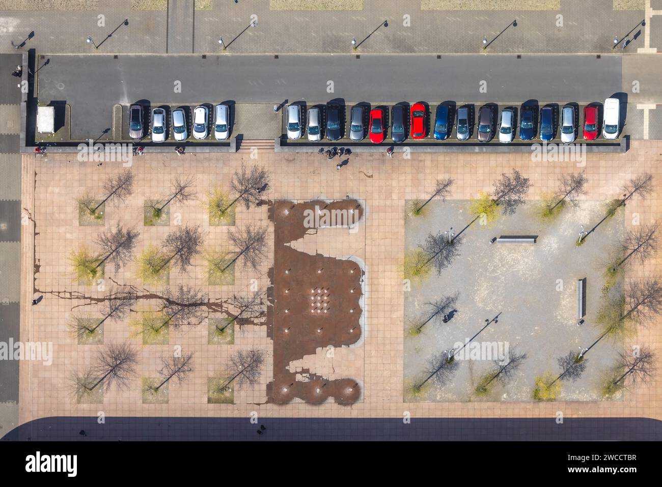 Aus der Vogelperspektive, Vorplatz der Straßenbahnhaltestelle am Buschmannshof und Parkplätze, Formen und Farben, Wanne, Herne, Ruhrgebiet, Nordrhein-Westphal Stockfoto