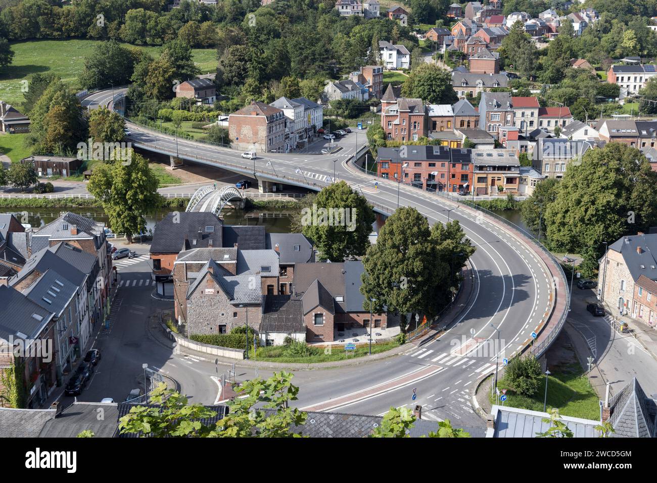 Straßenplan und Brücke in Thuin; Belgien Stockfoto
