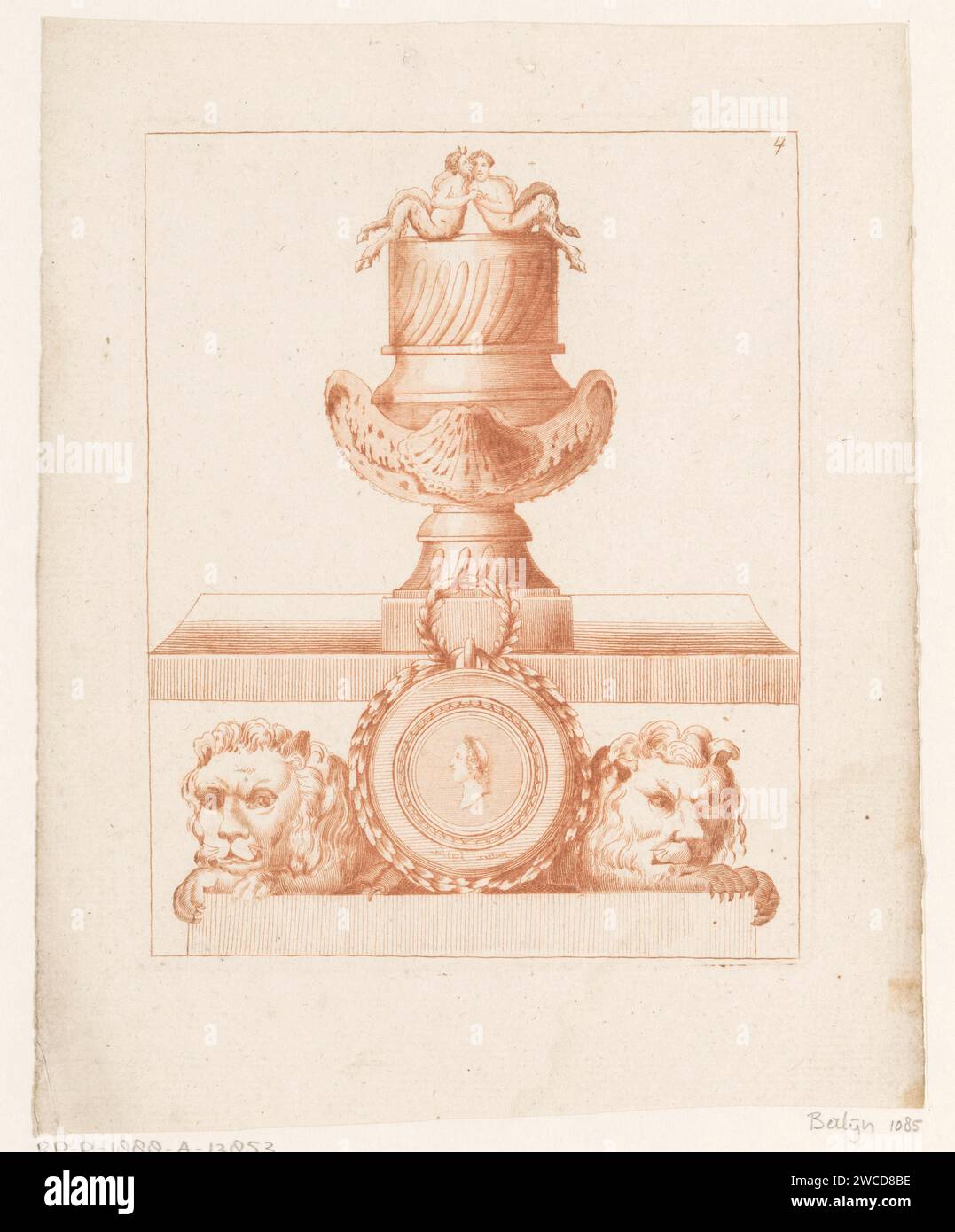 Vaas Puts Saters, Jacques Juli 1768 drucken Eine Vase mit zwei sitzenden Saters und einem Muschelmotiv. Darunter ein Medaillon, flankiert von zwei Löwen. Paris Papier-Ätzvase  Ornament. Satyr(s) (allgemein) Stockfoto