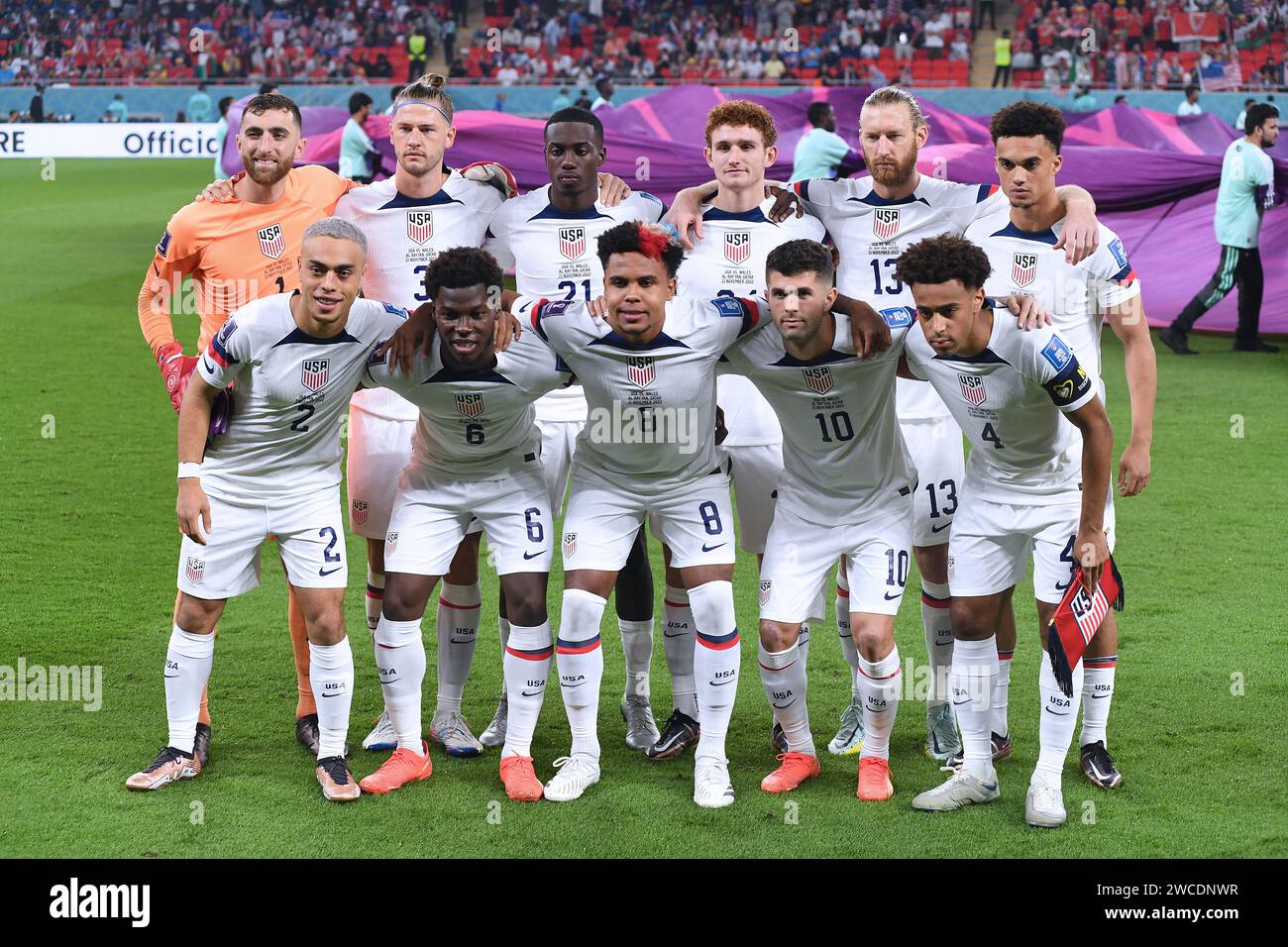 Die US-Fußballnationalmannschaft der Männer posiert für ein Gruppenfoto vor dem Spiel gegen Wales bei der FIFA-Weltmeisterschaft 2022 in Katar. Stockfoto