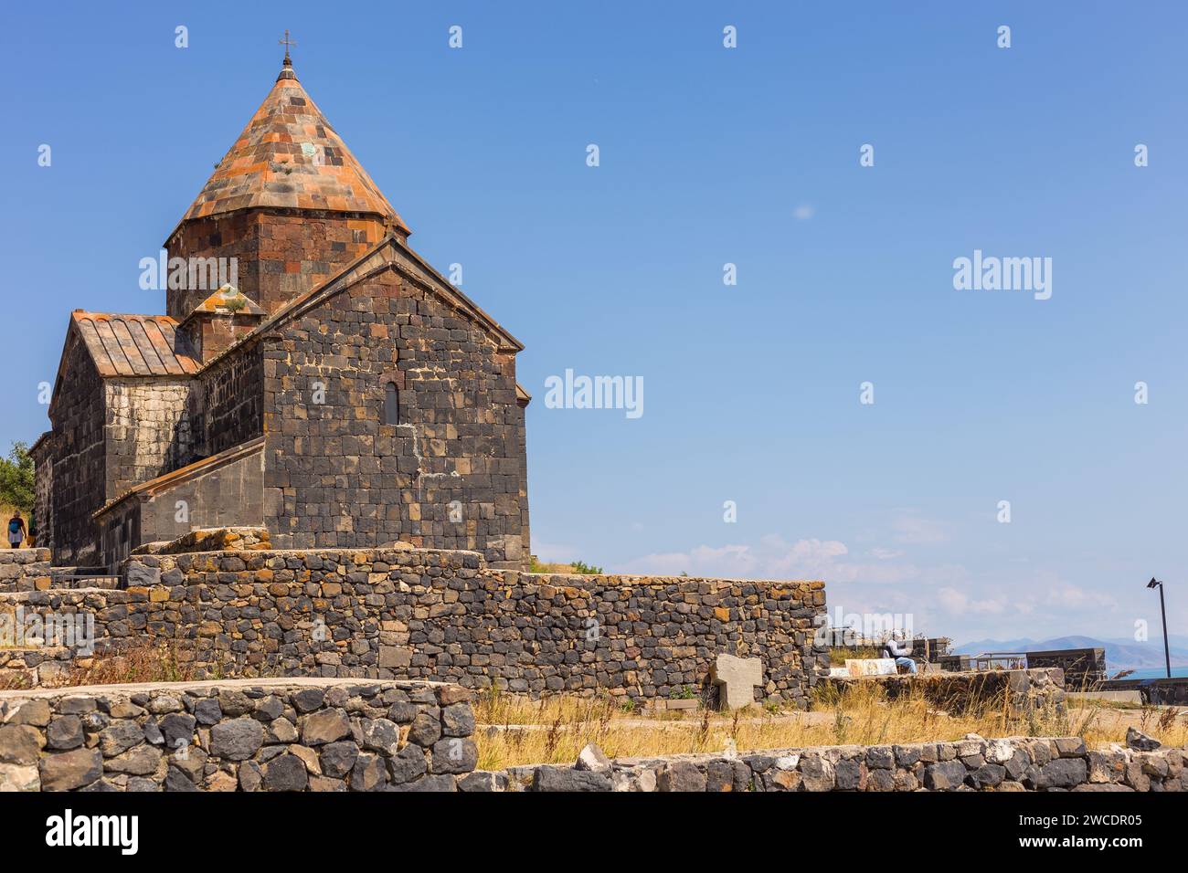 Sevanavank, Armenien - 2. September 2019: Blick auf die Sevanavank, Klosteranlage am Ufer des Sewan-Sees. Surp Arakelots, was den Heiligen Apo bedeutet Stockfoto