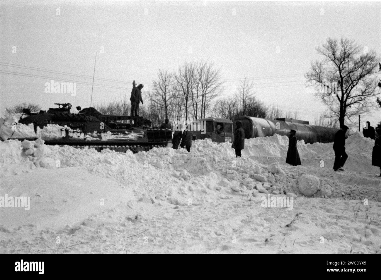 Armeegepanzertes Bergungsfahrzeug ARV Bergeleo Snow Disaster 78 / 79 - Bundeswehr Heer Bergepanzer 2 / BPz-2 - Schneekatastrophe Winter 1978 / 1979 Stockfoto