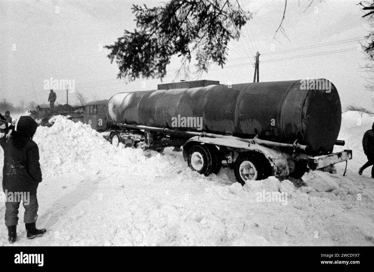 Armeegepanzertes Bergungsfahrzeug ARV Bergeleo Snow Disaster 78 / 79 - Bundeswehr Heer Bergepanzer 2 / BPz-2 - Schneekatastrophe Winter 1978 / 1979 Stockfoto