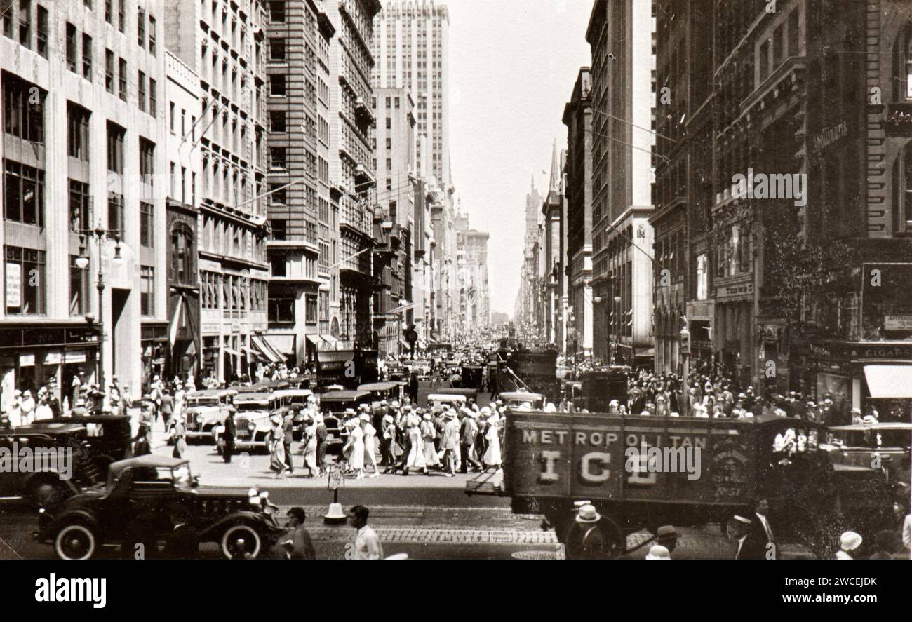 Foto vom Album einer italienischen jüdischen Familie (Jarach), die im Sommer 1933 nach New york und zur internationalen Expo in Chicago reiste. Hier ein Blick auf den Broadway, New York Stockfoto