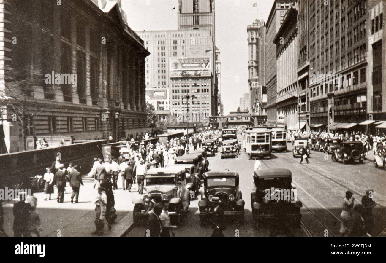 Foto vom Album einer italienischen jüdischen Familie (Jarach), die im Sommer 1933 nach New york und zur internationalen Expo in Chicago reiste. Hier ein Blick auf den Broadway, New York Stockfoto