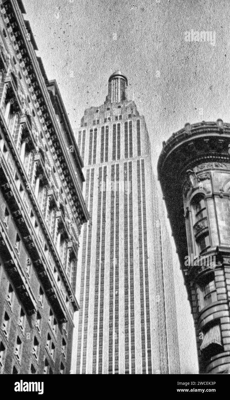 Foto vom Album einer italienischen jüdischen Familie (Jarach), die im Sommer 1933 nach New york und zur internationalen Expo in Chicago reiste. Hier eine ungewöhnliche Perspektive auf das Empire State Building im Bau Stockfoto