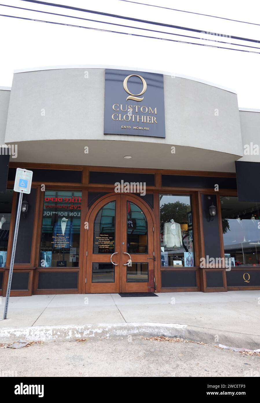 Q Custom Clothier Store in Dallas, Texas – November 2023 Stockfoto