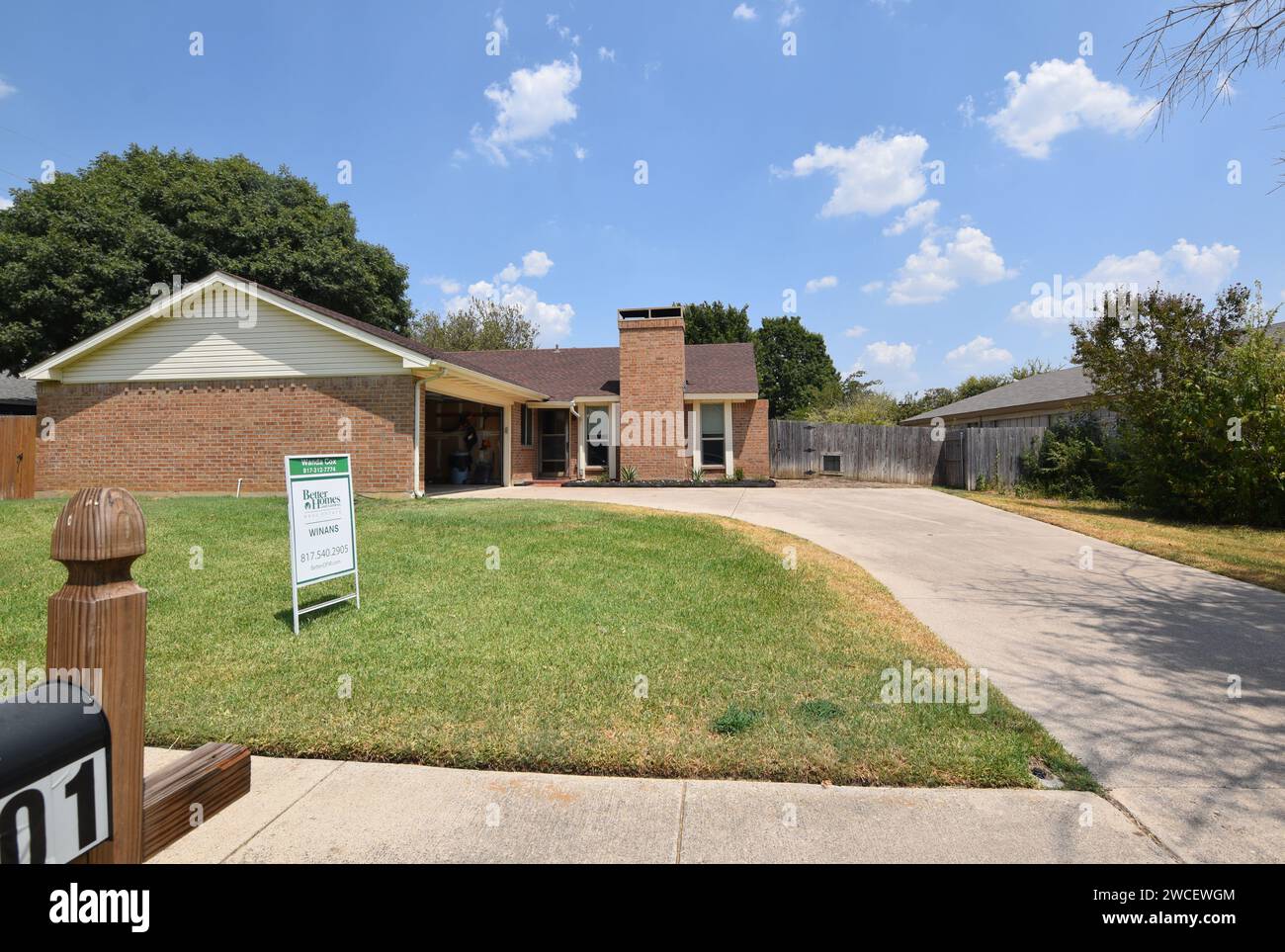 Haus zum Verkauf in der ft. Worth Vorort von Bedford Texas - August 2023 Stockfoto