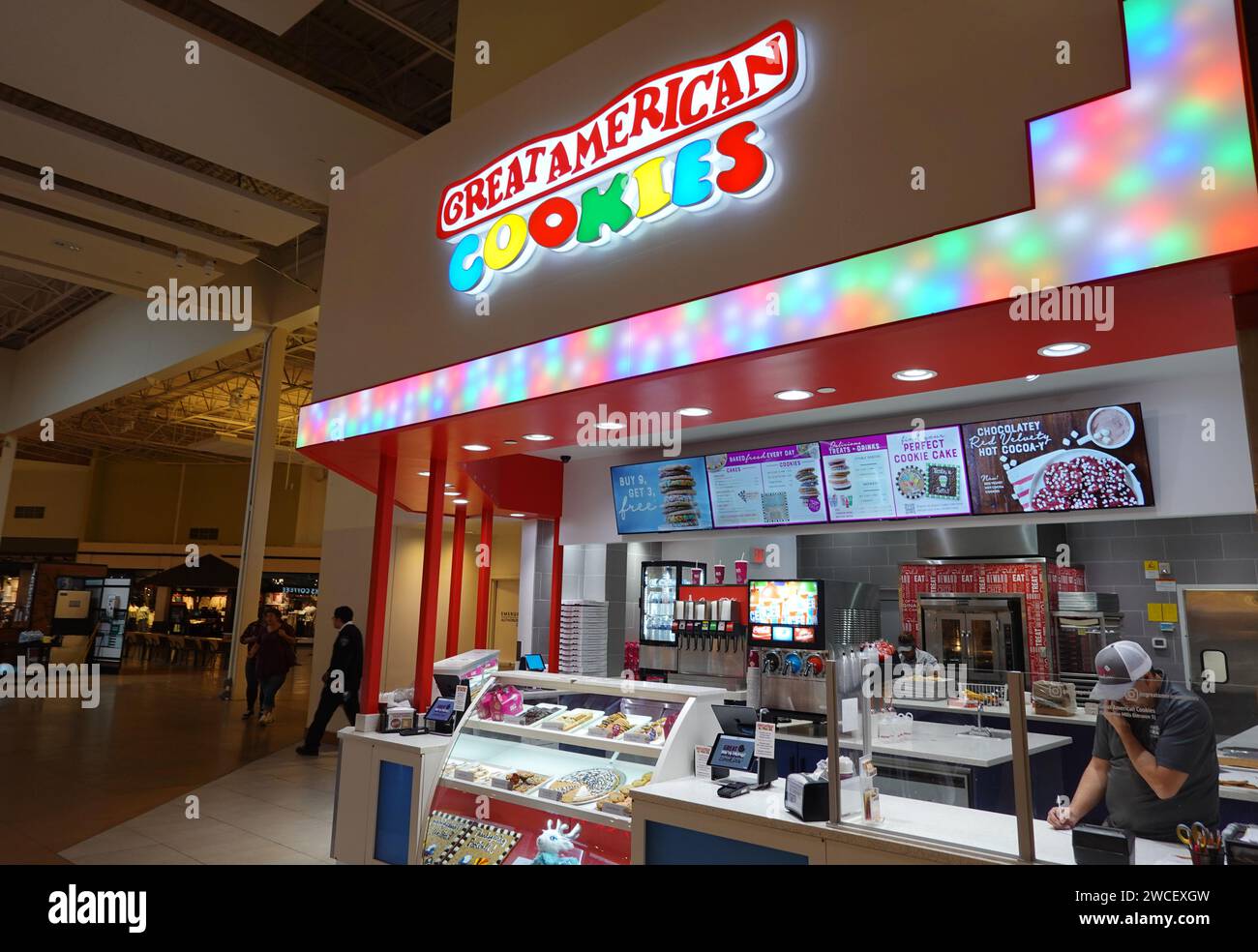 Great American Cookies Store in einem Einkaufszentrum Food Court - November 2023 Stockfoto