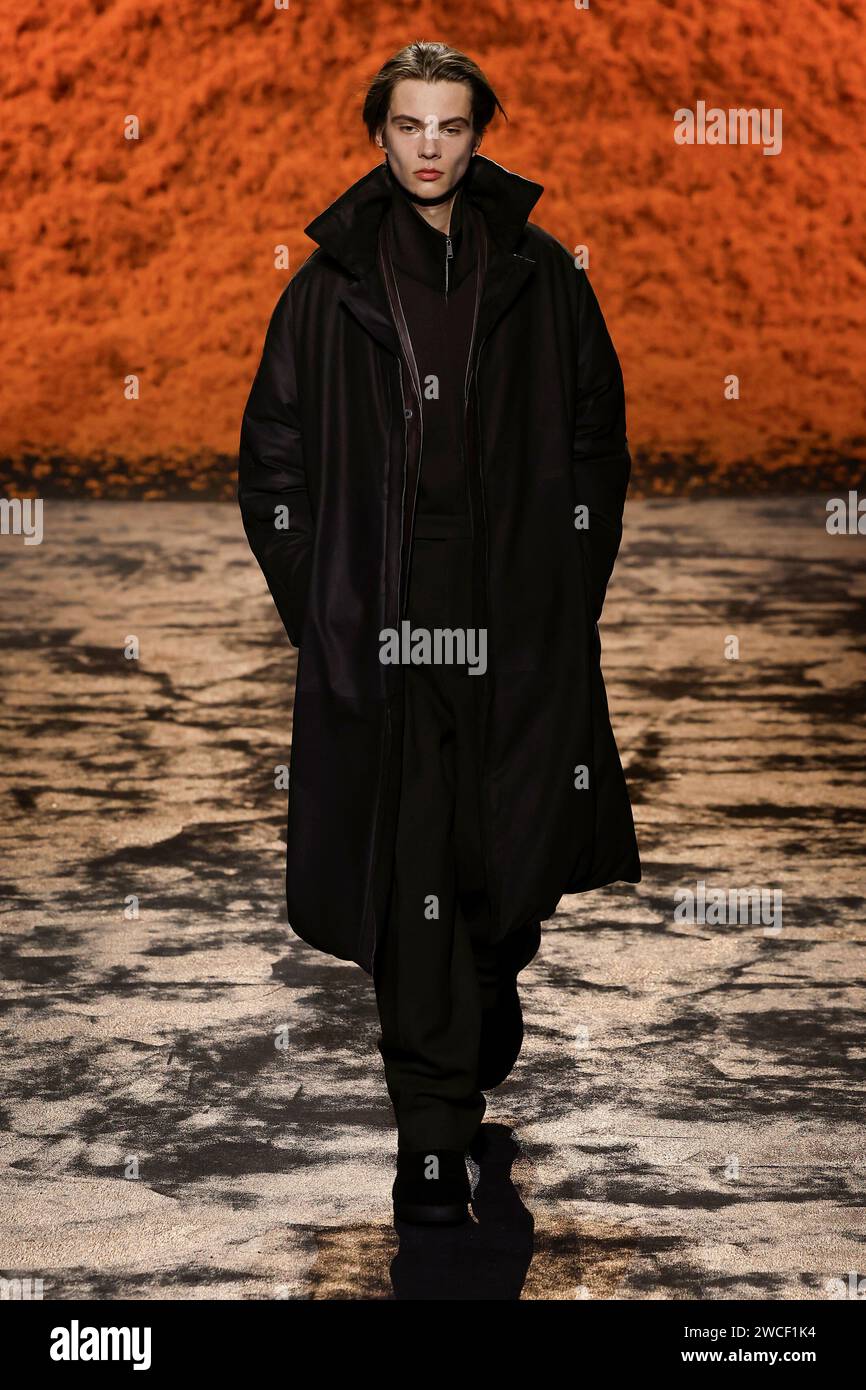 Mailand, Italien. Januar 2024. ZEGNA Herbst/Winter 2024-2025 Runway während der Milan Fashion Week Herrenmode am 2024. Januar - Mailand; Italien 15/01/2024 Credit: dpa/Alamy Live News Stockfoto