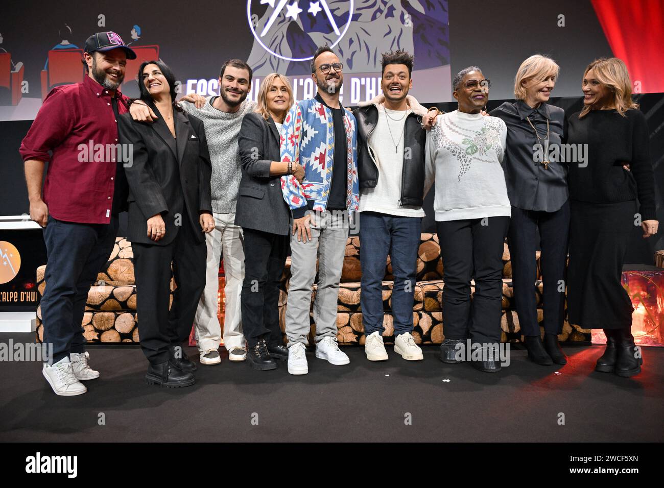 Claude Zidi Jr, Produzenten, Jarry, Kev Adams, Firmine Richard, Chantal Ladesou, Anne Marivin nahm am 15. Januar 2024 an der Eröffnungszeremonie des 27. Alpe d Huez Filmfestivals in Alpe d Huez Teil. Foto: Julien Reynaud/APS-Medias/ABACAPRESS.COM Credit: Abaca Press/Alamy Live News Stockfoto