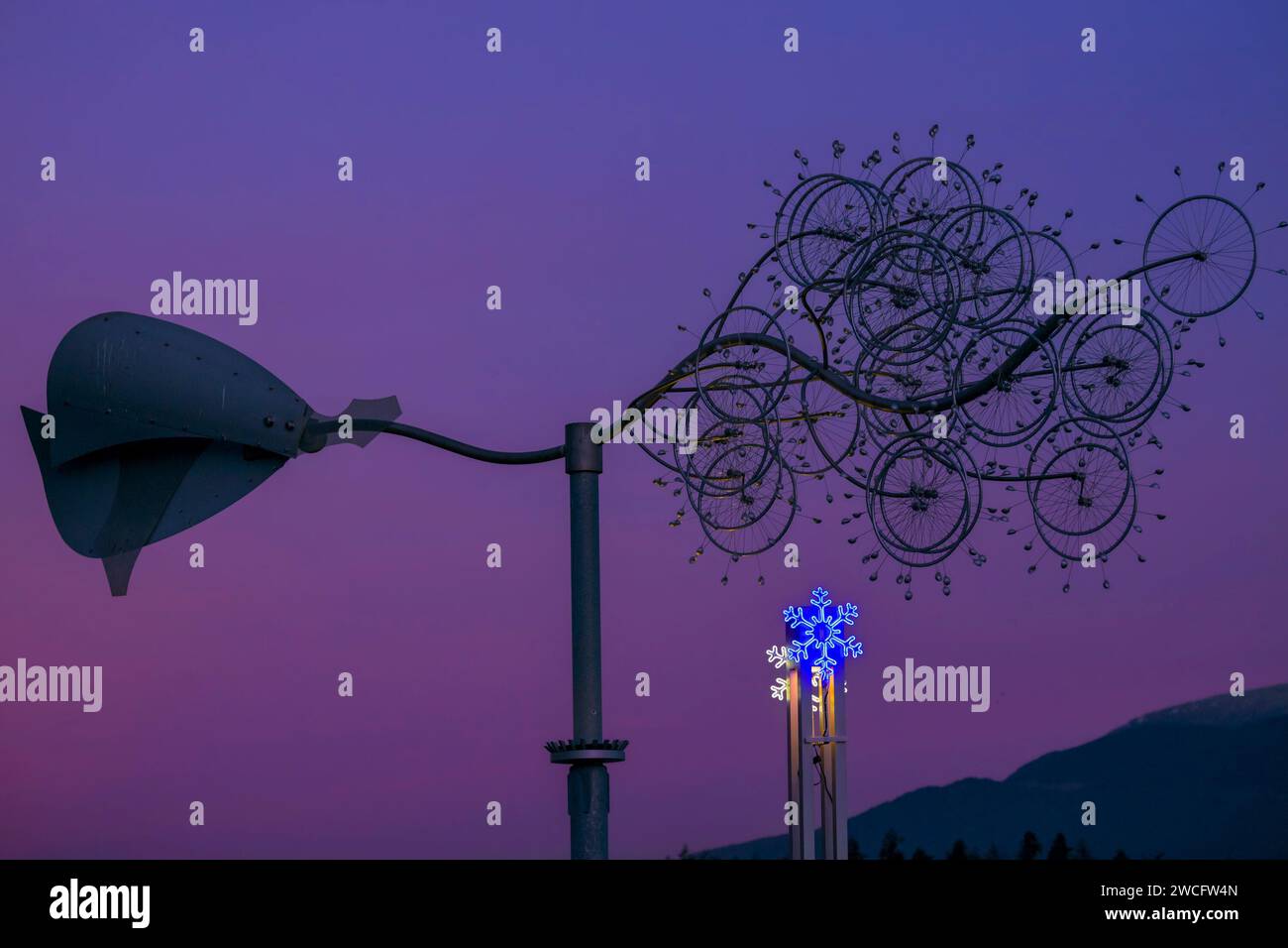 Windrad Mobile, kinetische Skulptur, Seawall, Vancouver, British Columbia, Kanada Stockfoto