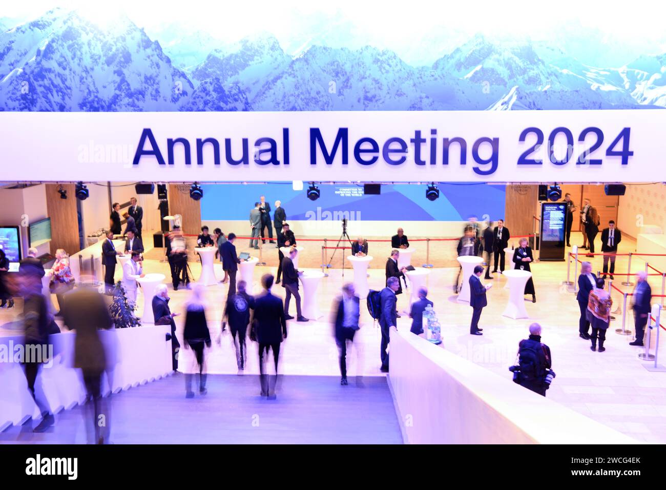Davos, Schweiz. Januar 2025. Die Teilnehmer nehmen am Jahrestreffen