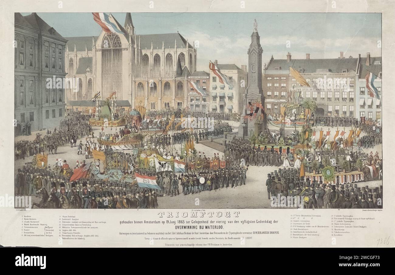 Triomftogt in Amsterdam am 19. Juni 1865 anlässlich der Feier des fünfzigsten Gedenktages des Sieges in Waterloo, Carel Christiaan Antonius Last, nach David van der Kellen (1804-1879), 1865 Print-Festlichkeiten auf dem Dam-Platz in Amsterdam anlässlich des 50. Tages der Schlacht von Waterloo am 18. Juni 1865. Eine Parade mit schwimmenden Winden über den Damm und für das Nationaldenkmal zum Gedenken an den Volksgeest von 1830 bis 1831. Am Ende der Legende 1-34 über die verschiedenen Teile der Prozession. Die Festlichkeiten, die von der Typografischen Vereinigung de Nederlands organisiert wurden Stockfoto