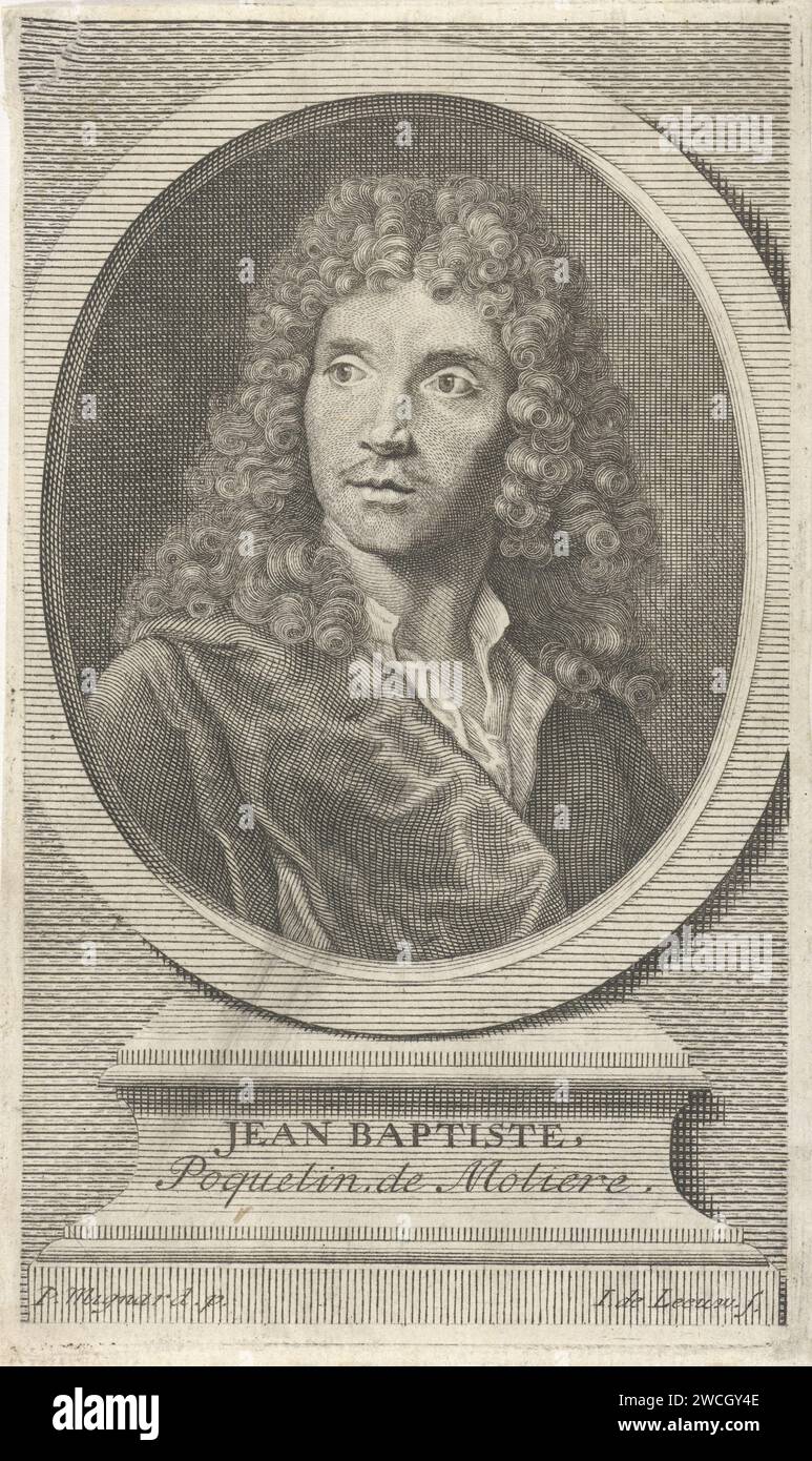 Portret van Jean Baptiste Poquelin Molière, Jan de Leeuw, nach P. Mignard, 1670–1770 Druck Porträtbüste in Ovaal rechts von Jean Baptiste Poquelin Molière, Dramatiker und Schauspieler, barfuß. Das Porträt befindet sich auf einem Sockel mit dem Namen der dargestellten Person. Papiergravur Stockfoto