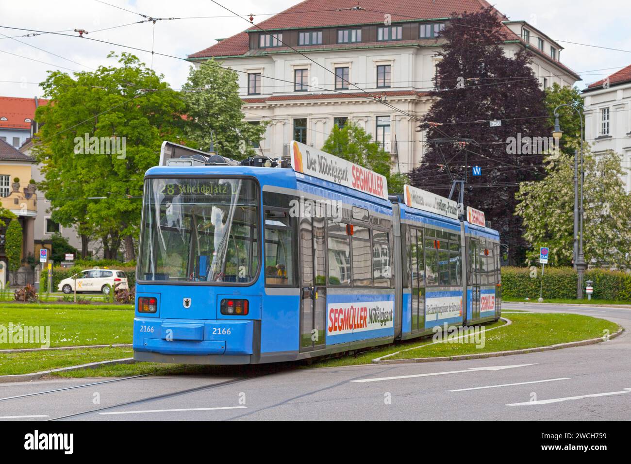München, Deutschland - Mai 30 2019: Straßenbahn der Klasse R der Linie 28 der Münchner Straßenbahn. Stockfoto