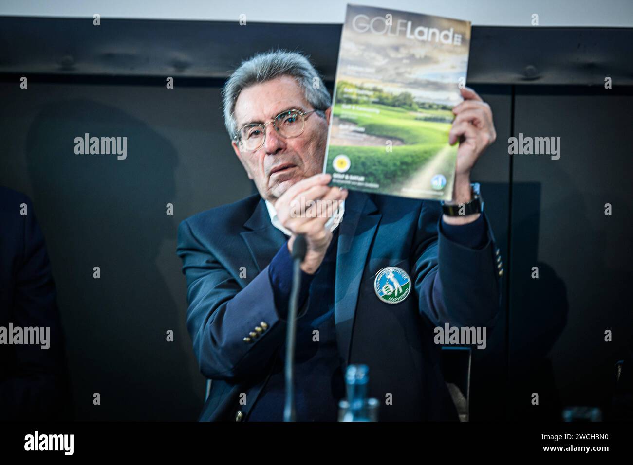 Stuttgart CMT 2024, Pressekonferenz zur Tochtermesse Golf-&Wellnessreisen sowie Kreuzfahrt- & Schiffsreisen, 16.01.2024 Otto Leipfritz Praesident des Baden-Württemberg Golfverbandes, spricht ueber das Magazin Golf Land von Jürgen Walther, CMT 2024, Pressekonferenz zur Tochtermesse Golf-&Wellnessreisen sowie Kreuzfahrt- & Schiffsreisen, 16.01.2024, Eibner-Pressefoto/Sascha Walther *** Stuttgart CMT 2024, Pressekonferenz zur Tochtermesse Golf Wellnessreisen und Cruise Schiffsreisen, 16 01 2024 Otto Leipfritz Präsident des Golfverbandes Baden-Württemberg , spricht abou Stockfoto