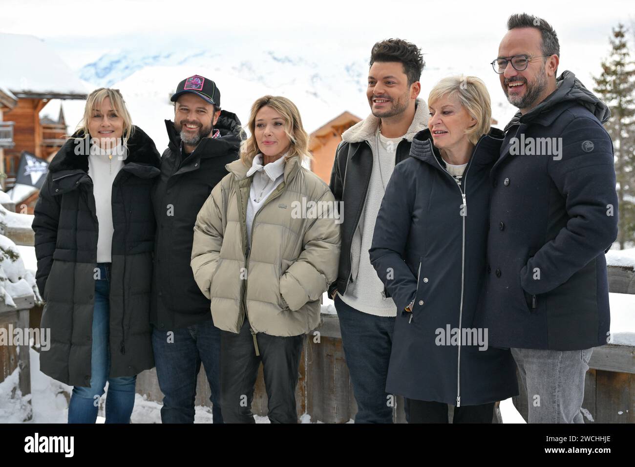 Claude Zidi Jr, Anne Marivin, Kev Adams, Chantal Ladesou, Jarry besuchte einen Fotobesuch für den Film Maison de Retraite 2 während des 27. Alpe d Huez Film Festivals am 16. Januar 2024 in Alpe d Huez, Frankreich. Foto: Julien Reynaud/APS-Medias/ABACAPRESS.COM Credit: Abaca Press/Alamy Live News Stockfoto