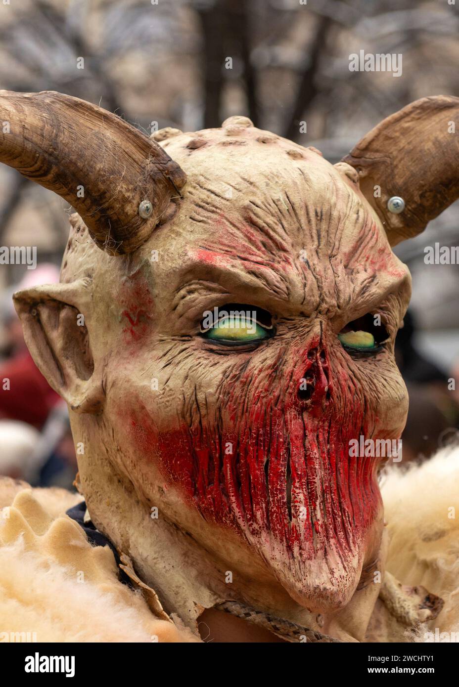 Horrormasken-Porträt beim Surva International Masquerade and Mummers Festival in Pernik, Region Sofia, Bulgarien, Osteuropa, Balkan, EU Stockfoto