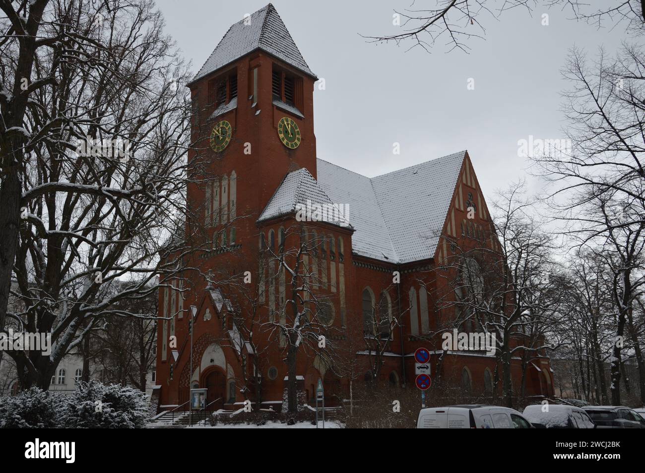 Berlin, Deutschland - 16. Januar 2024 - Nathanael-Kirche am Grazer Platz an einem Wintertag. (Foto: Markku Rainer Peltonen) Stockfoto