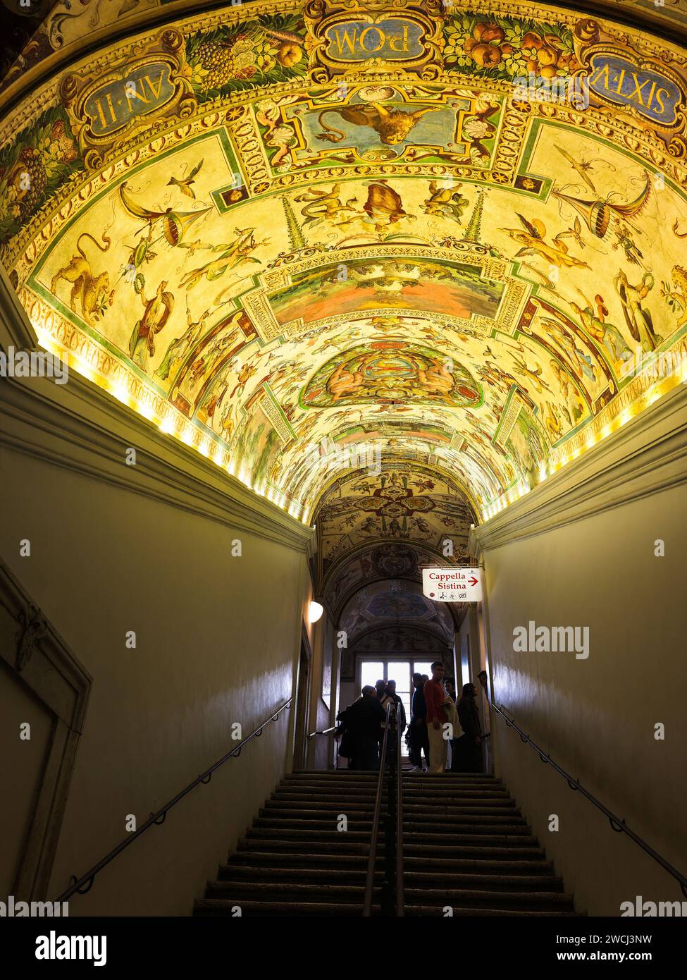 Treppe zur Sixtinischen Kapelle, Vatikanmuseum, Rom, Italien. Stockfoto