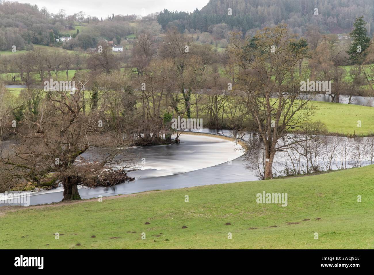 Horseshoe Falls im Dee Valley bei Llangollen Denbighshire Wales UK. Dezember 2023 Stockfoto