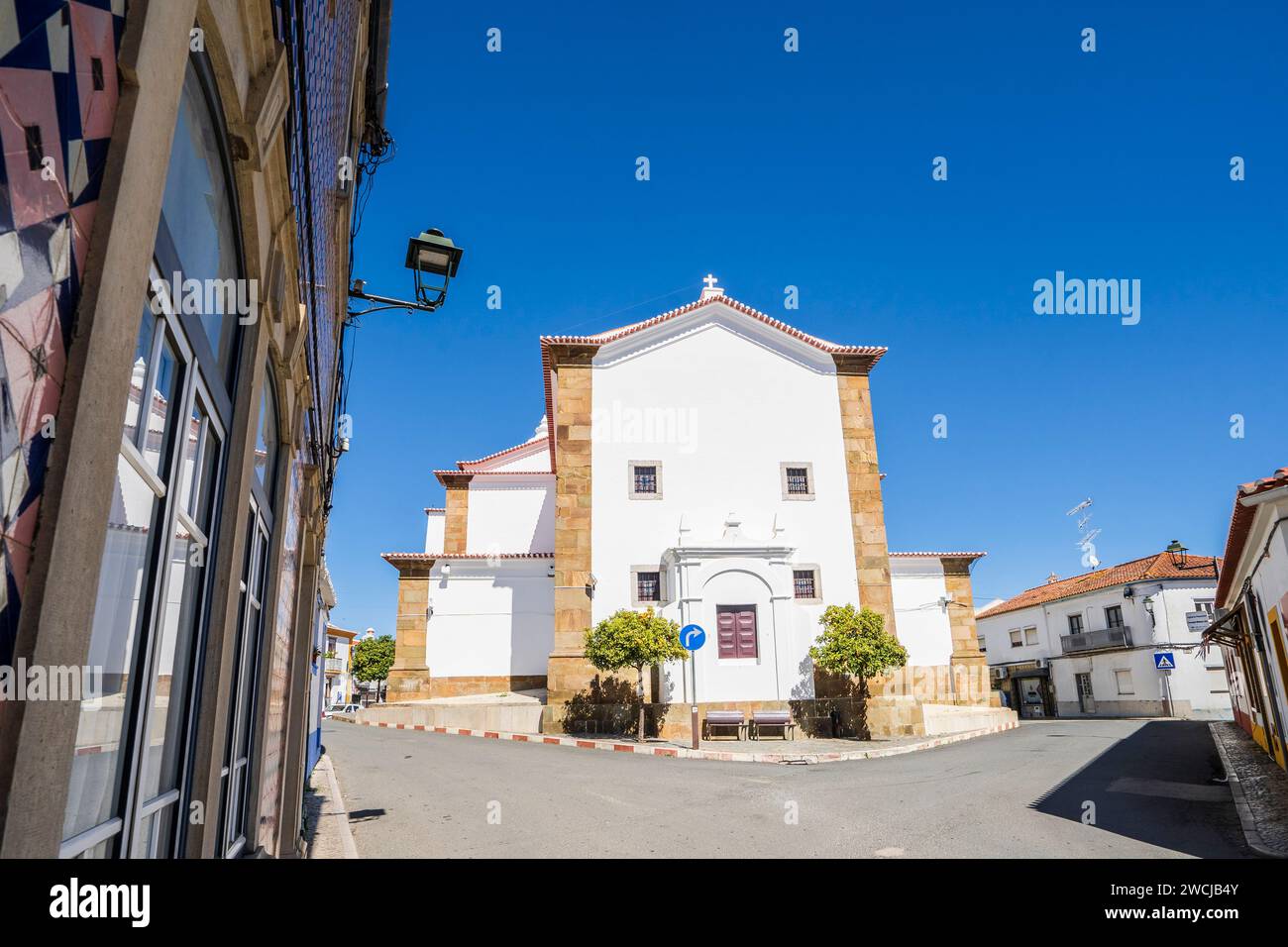 Kirche Saint Ildefonso in der traditionellen Innenstadt von Almodovar, Alentejo, Portugal Stockfoto
