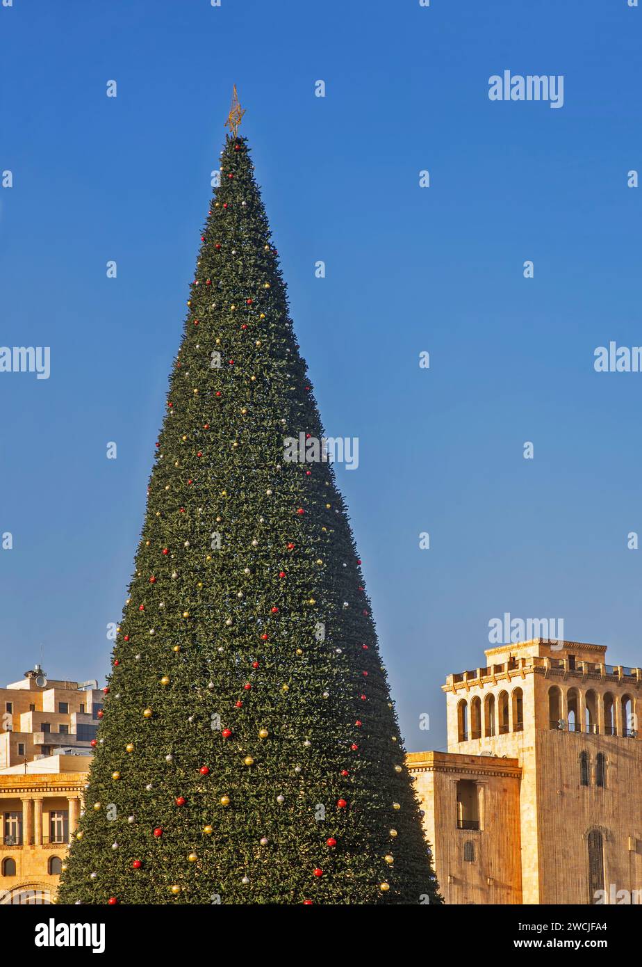Tannenbaum auf dem Platz der Republik in Jerewan. Armenien Stockfoto