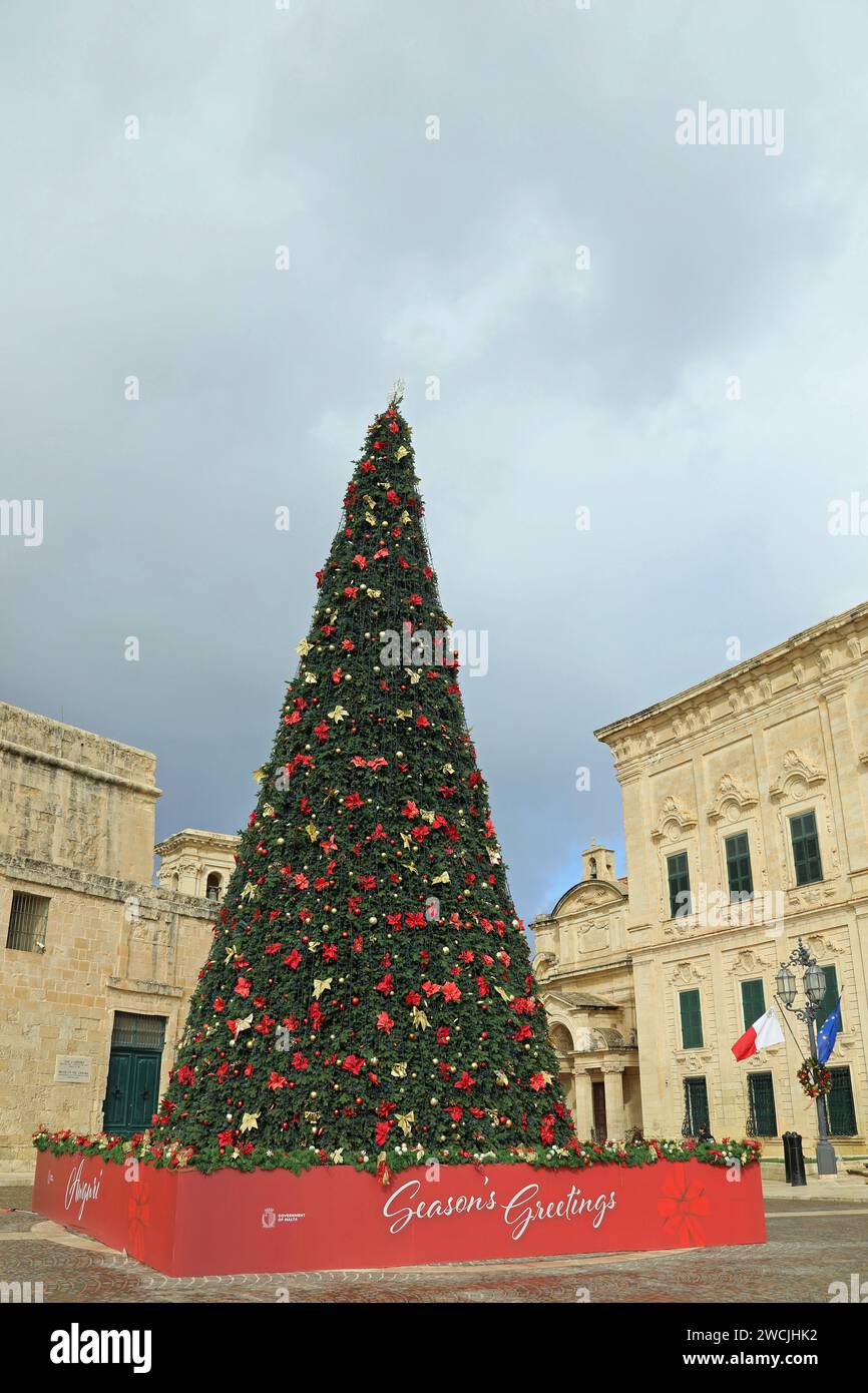 Weihnachtsbaum am Castille Square in Valletta Stockfoto