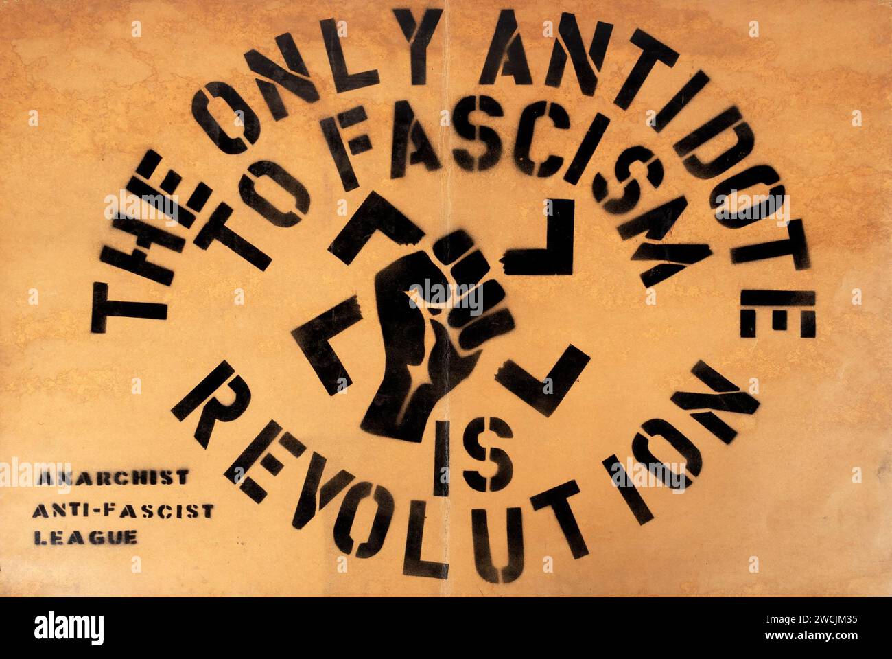 Anarchistische Antifaschistische Liga - Plakatkunst - "das einzige Gegenmittel zum Faschismus ist Revolution" das Bild zeigt eine Faust, die ein Hakenkreuz zerstört. USA c 1969 Stockfoto